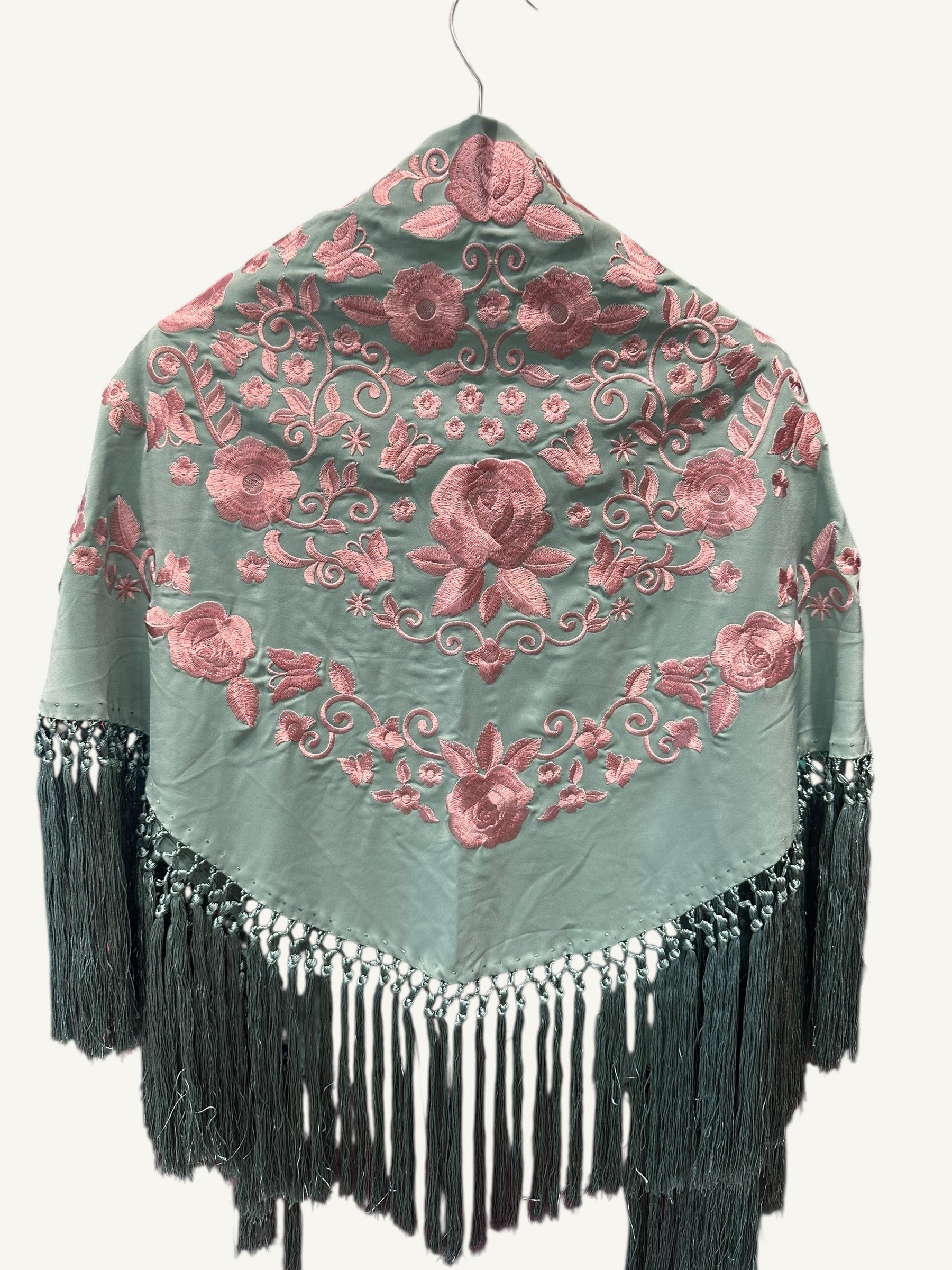 Mantoncillo fantasía verde jabonoso bordado rosa palo