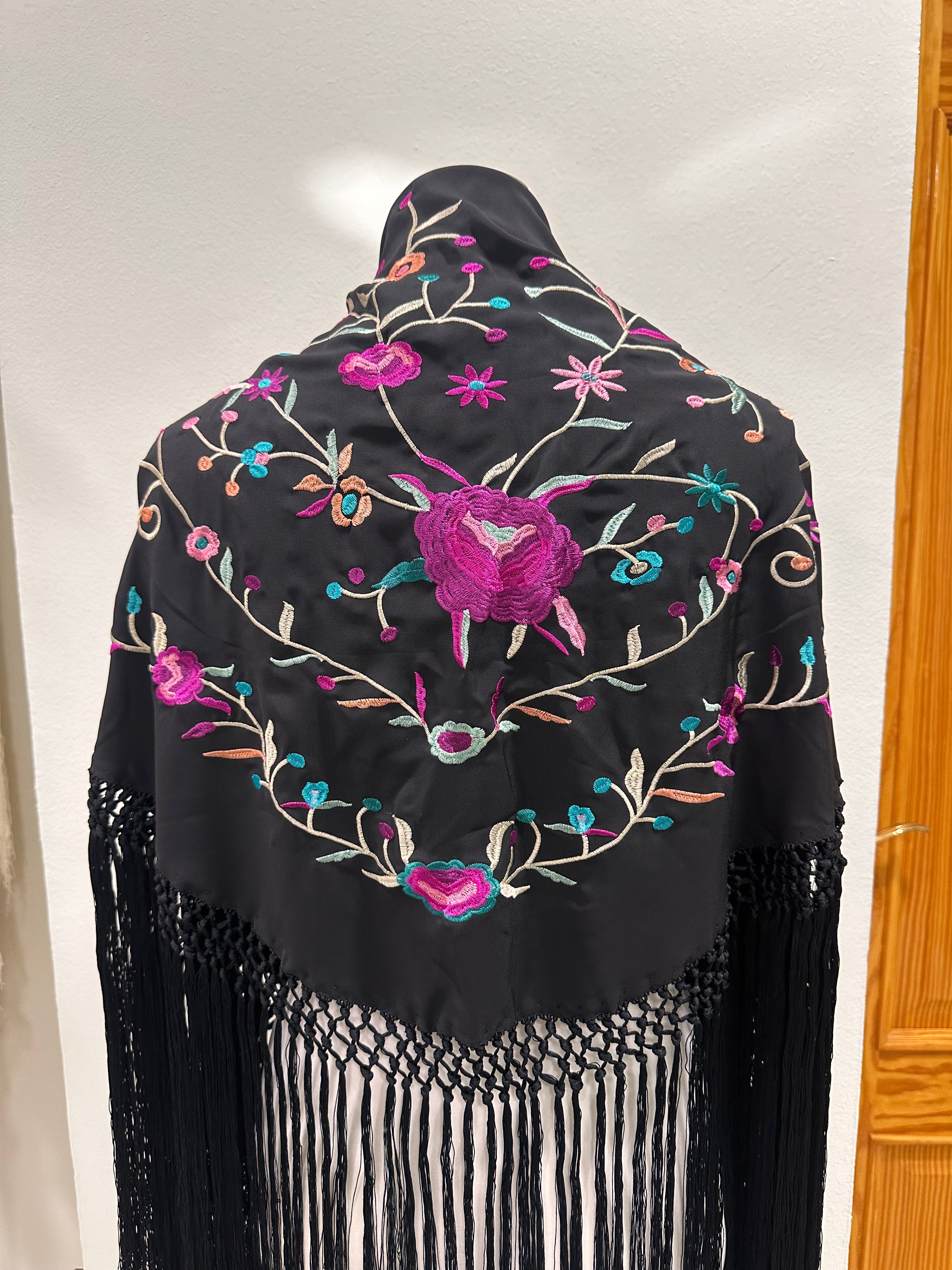 Mantoncillo Dolores negro