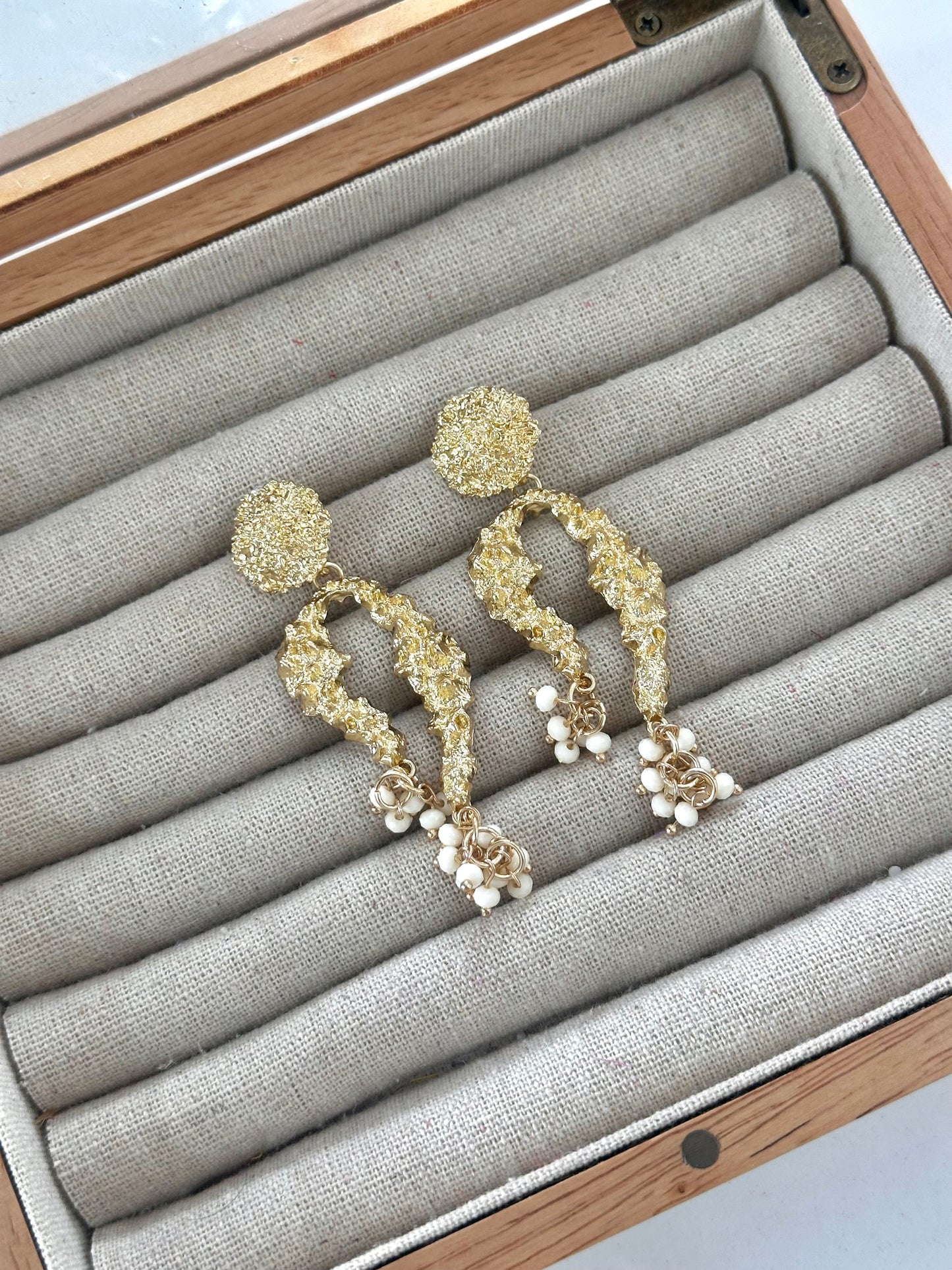 Pendientes Lola blanco roto