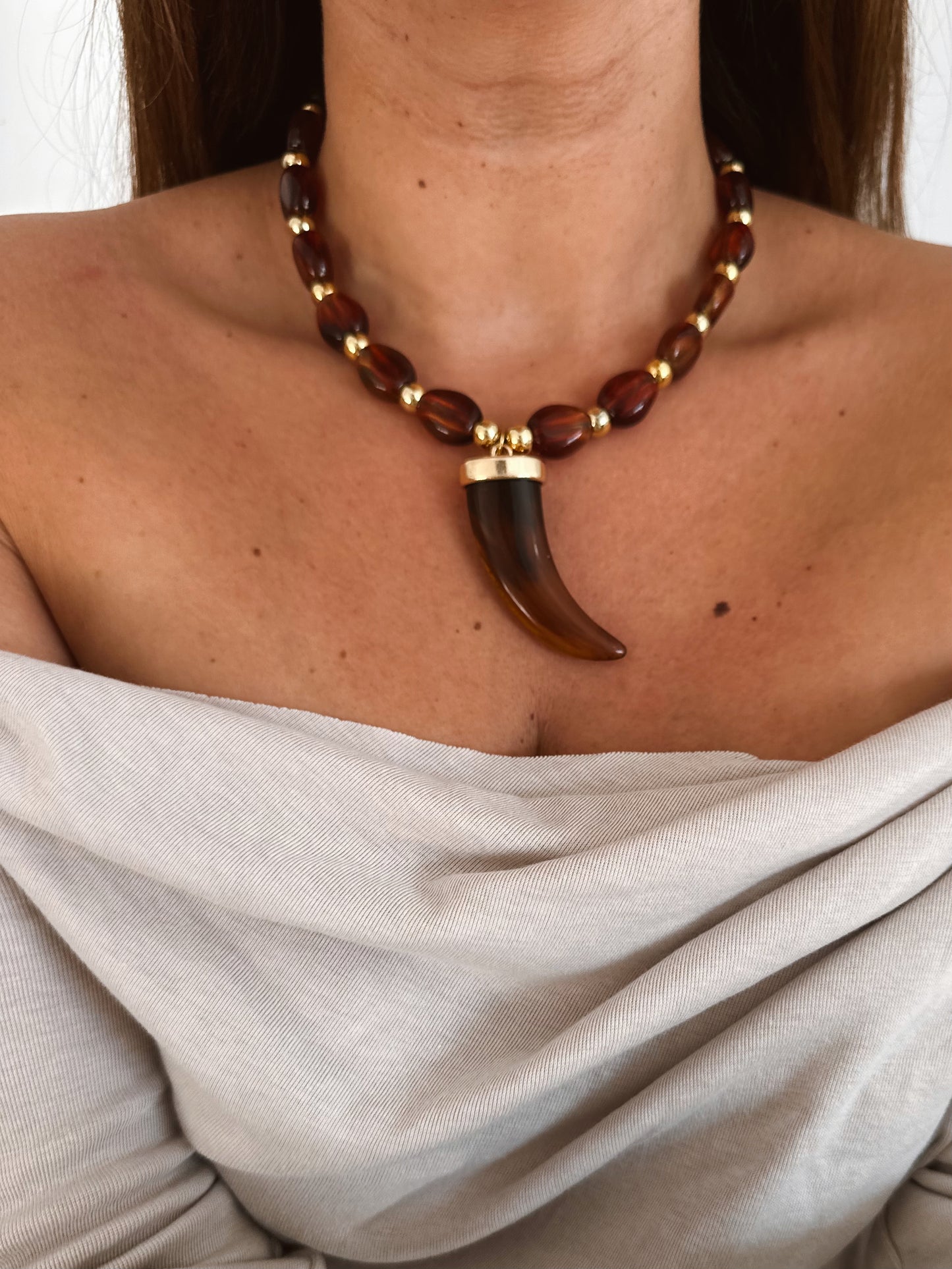 Collar Horn Marrón