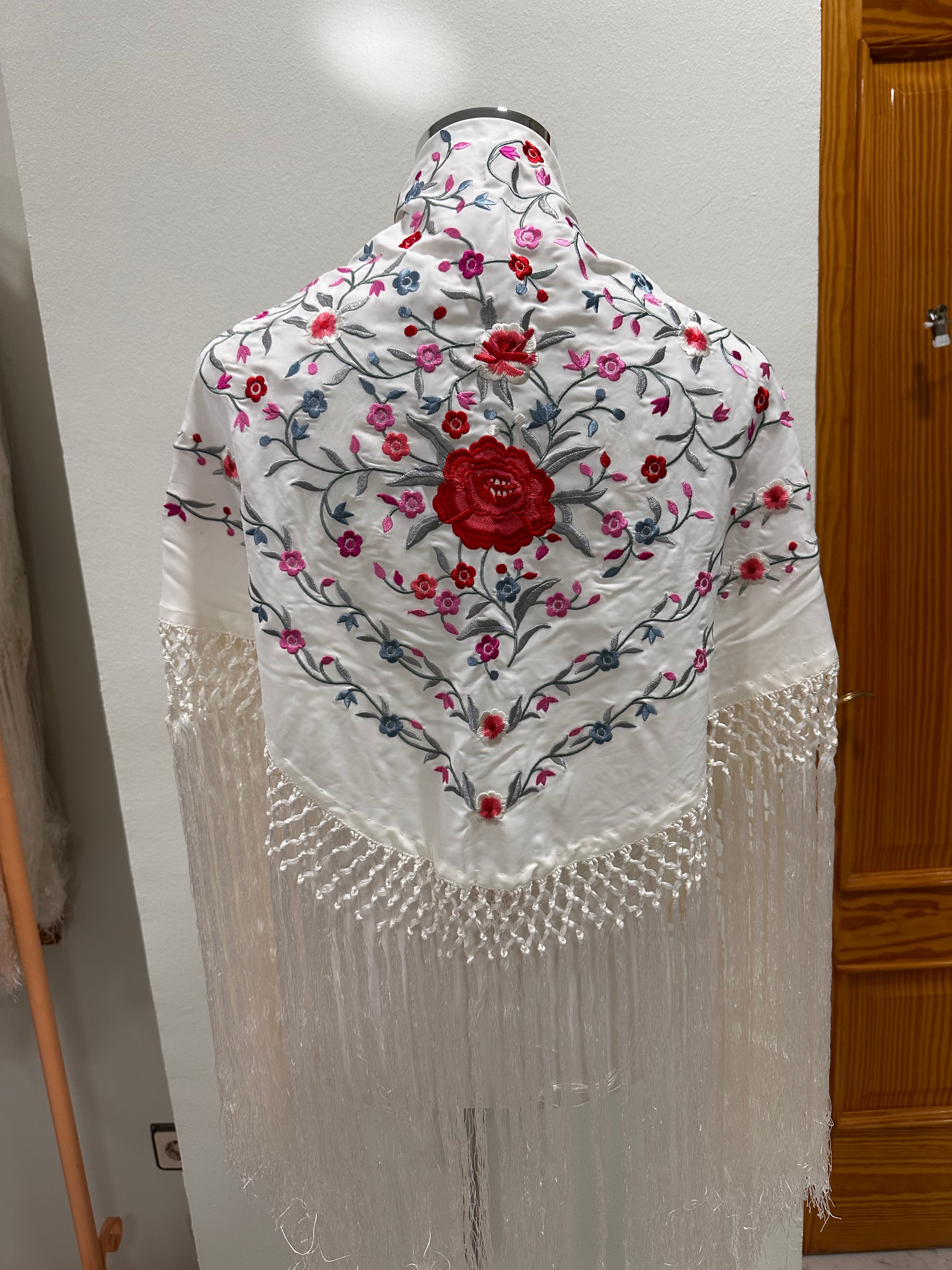 Mantoncillo Dolores blanco