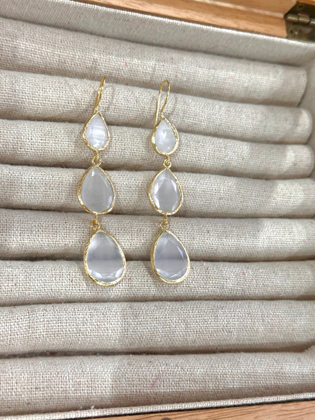 Pendientes Lágrima triple blanco