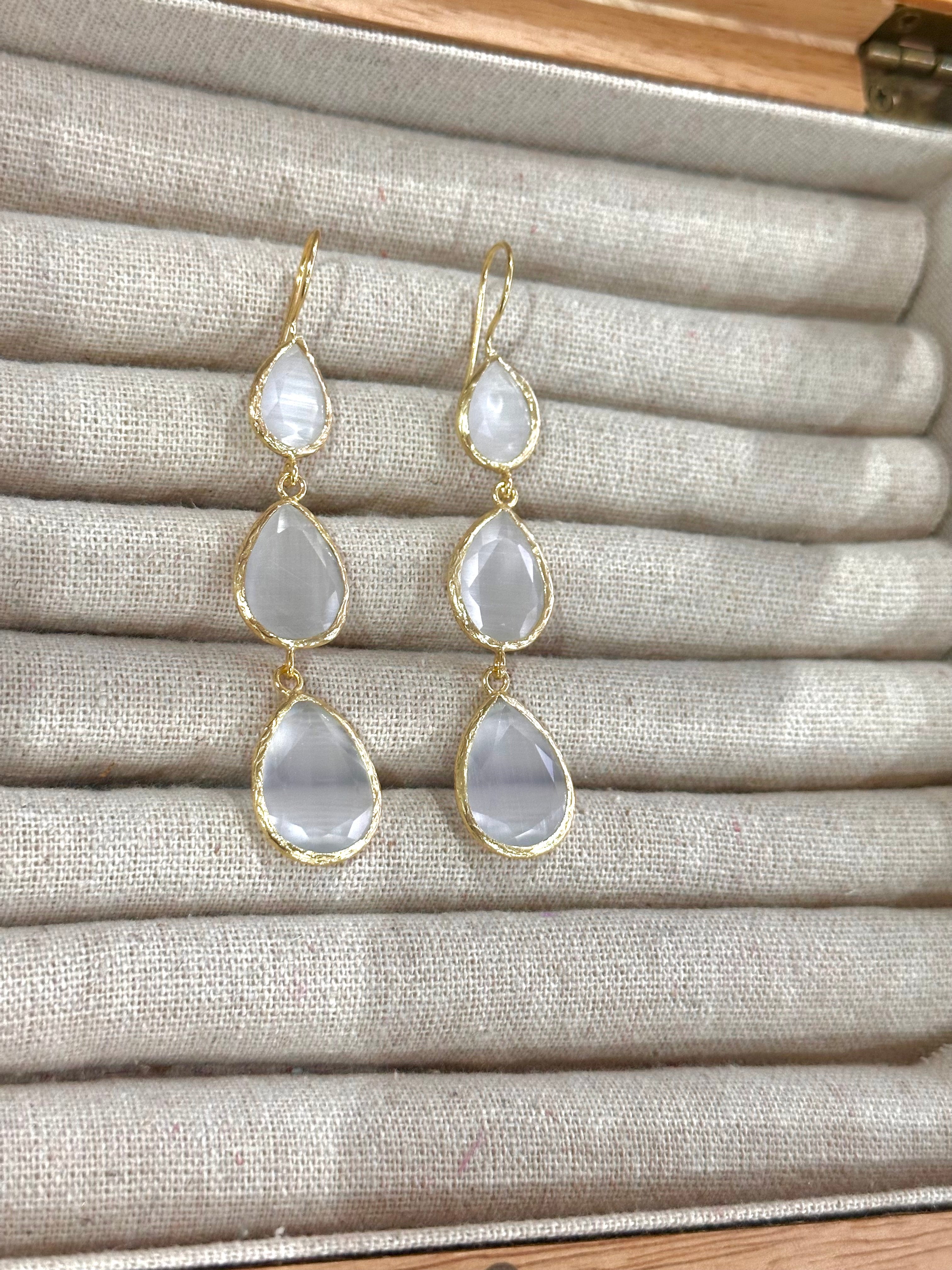 Pendientes Lágrima triple blanco