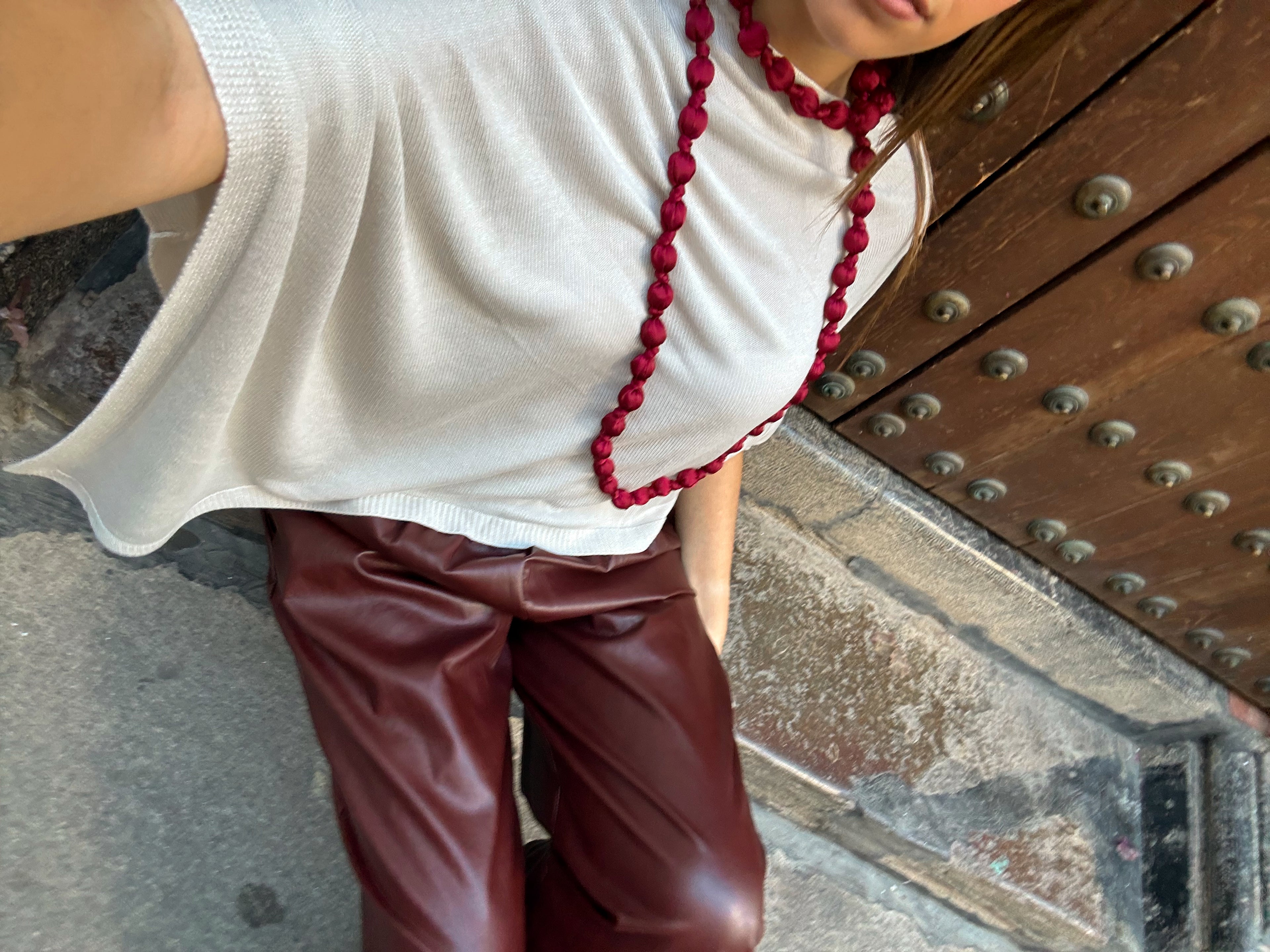 Pantalón polipiel bajo ajustable