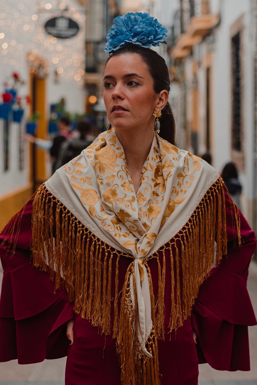 Mantoncillo Fantasía Blanco Roto bordado y flecado dorado