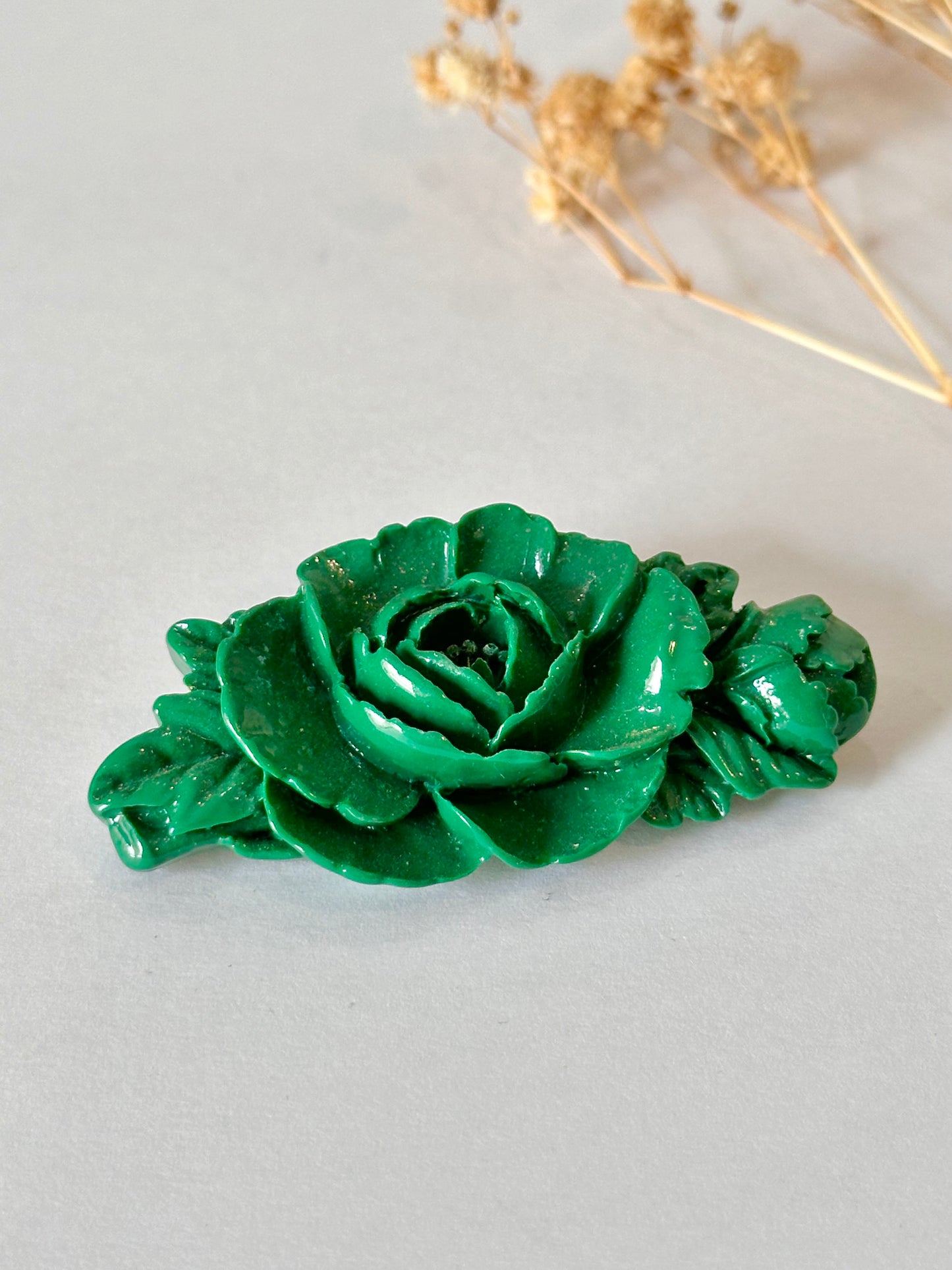 Broche rosa verde