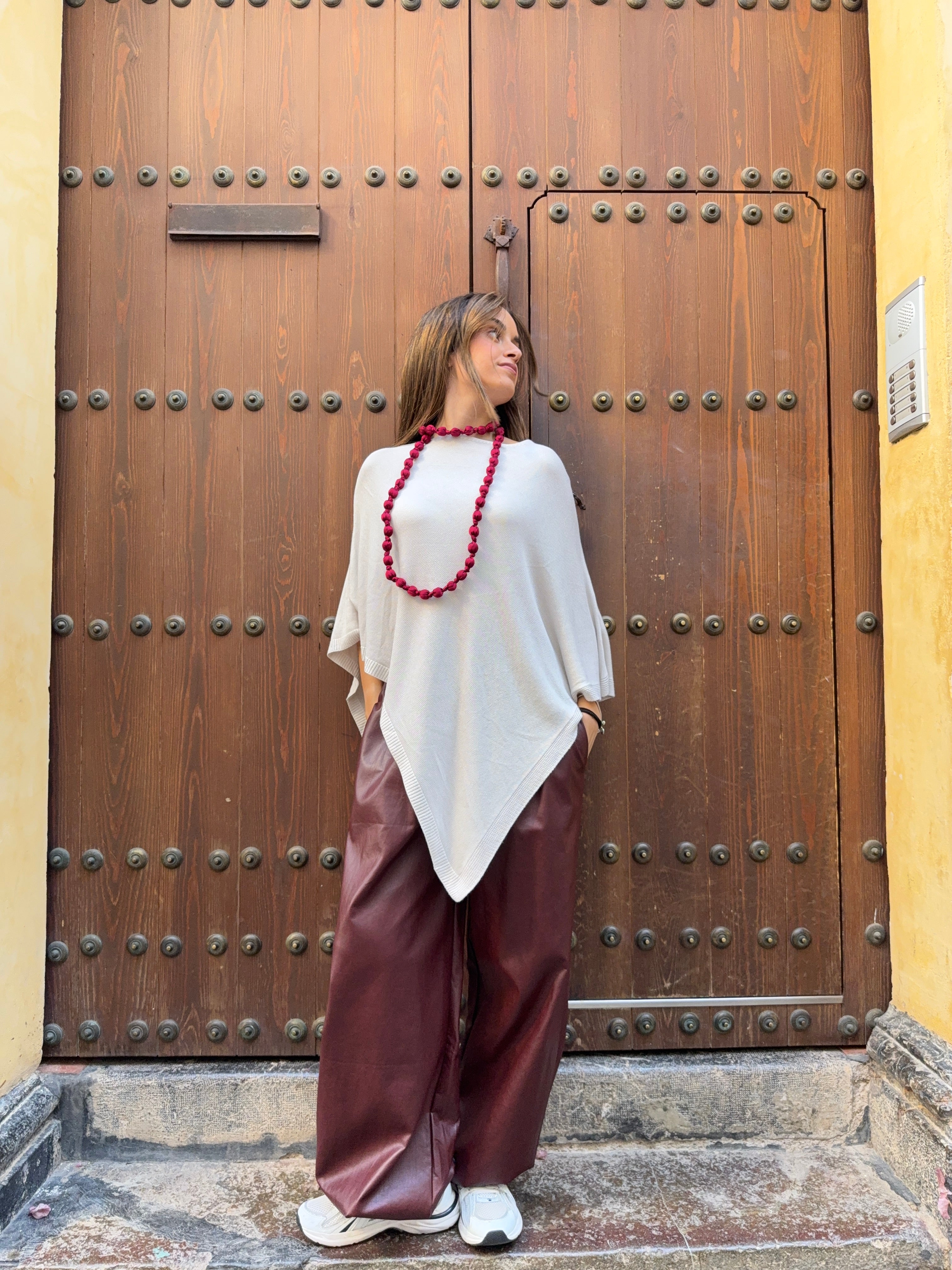 Pantalón polipiel bajo ajustable