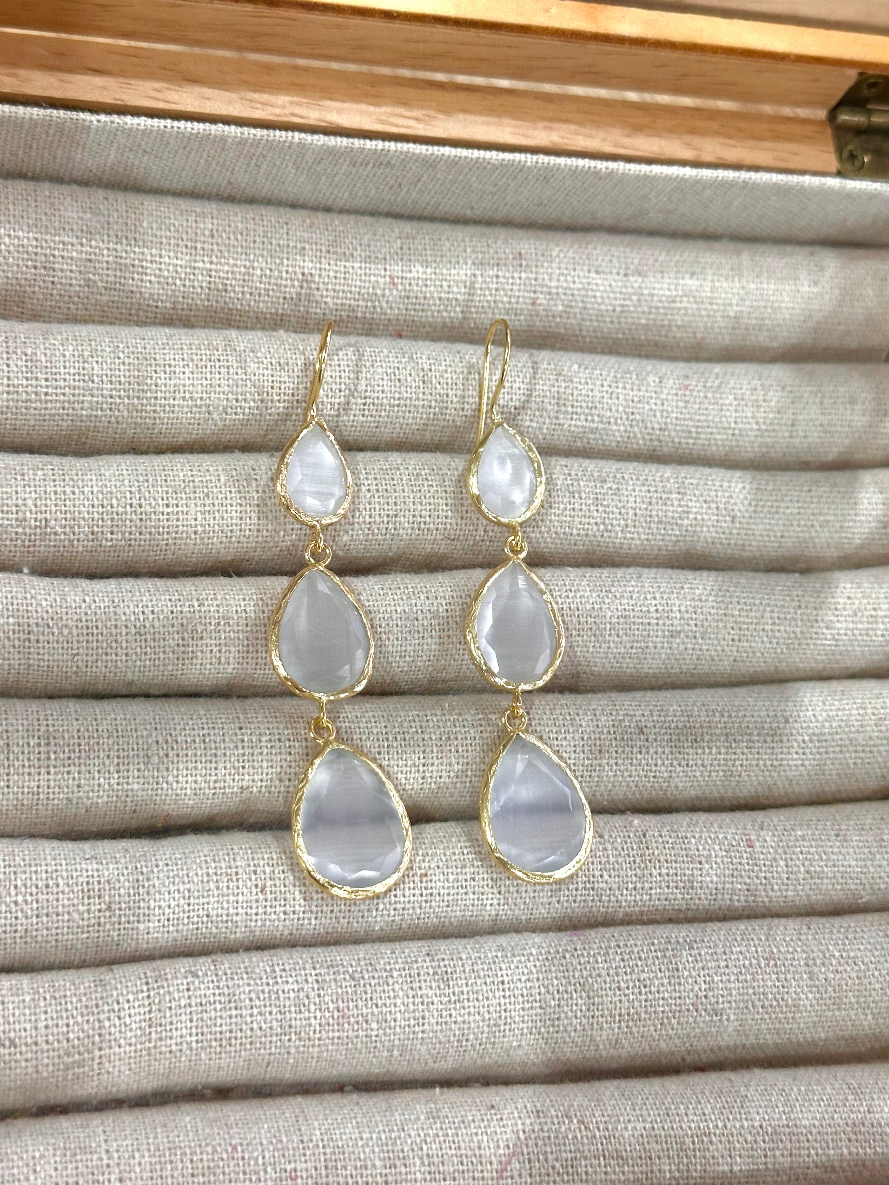 Pendientes Lágrima triple blanco