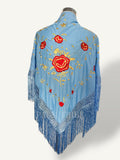 Mantoncillo azul cielo bordado rojo y dorado