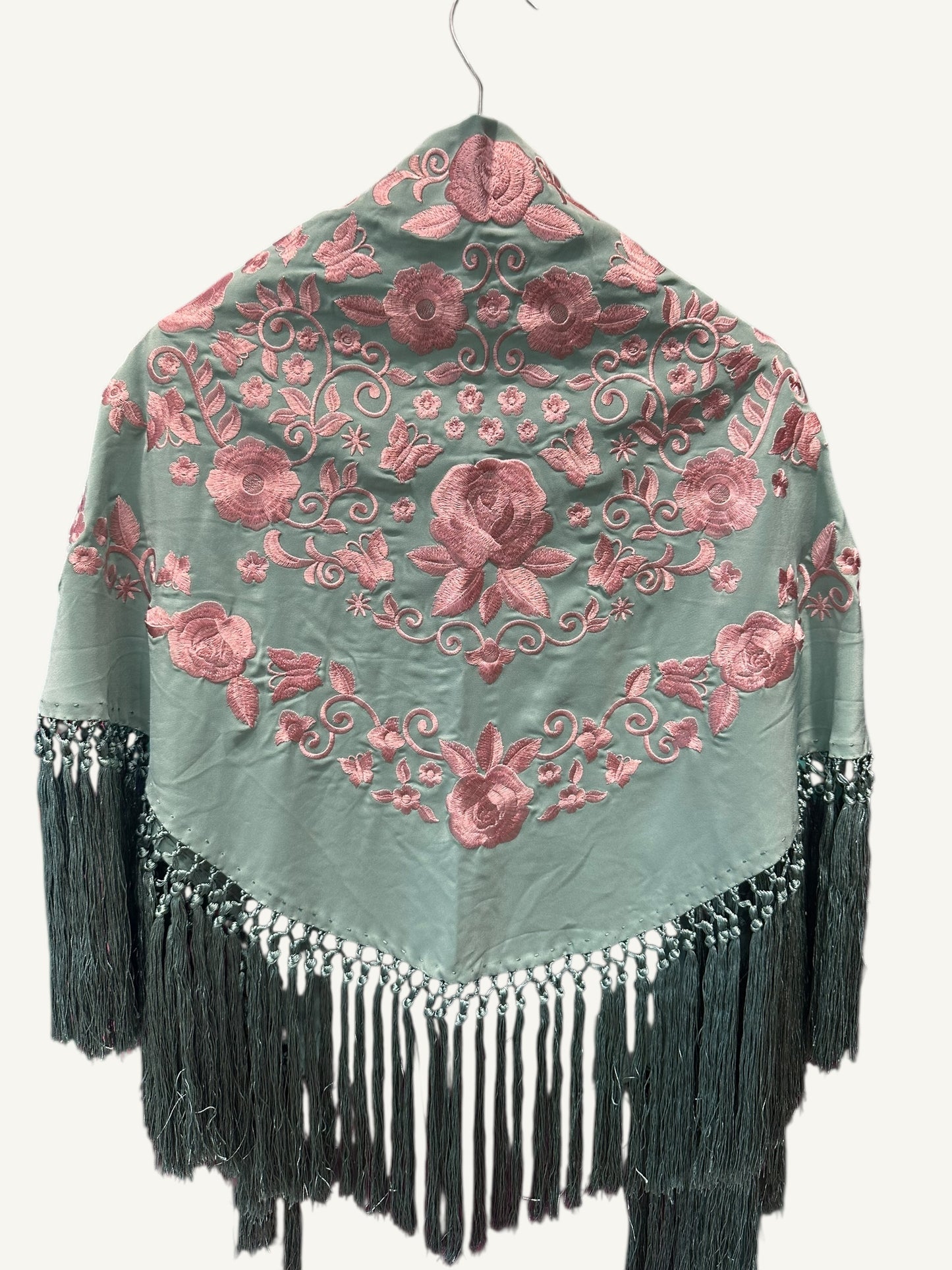 Mantoncillo fantasía verde jabonoso bordado rosa palo
