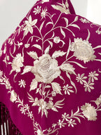 Mantoncillo Clavelines Buganvilla bordado blanco