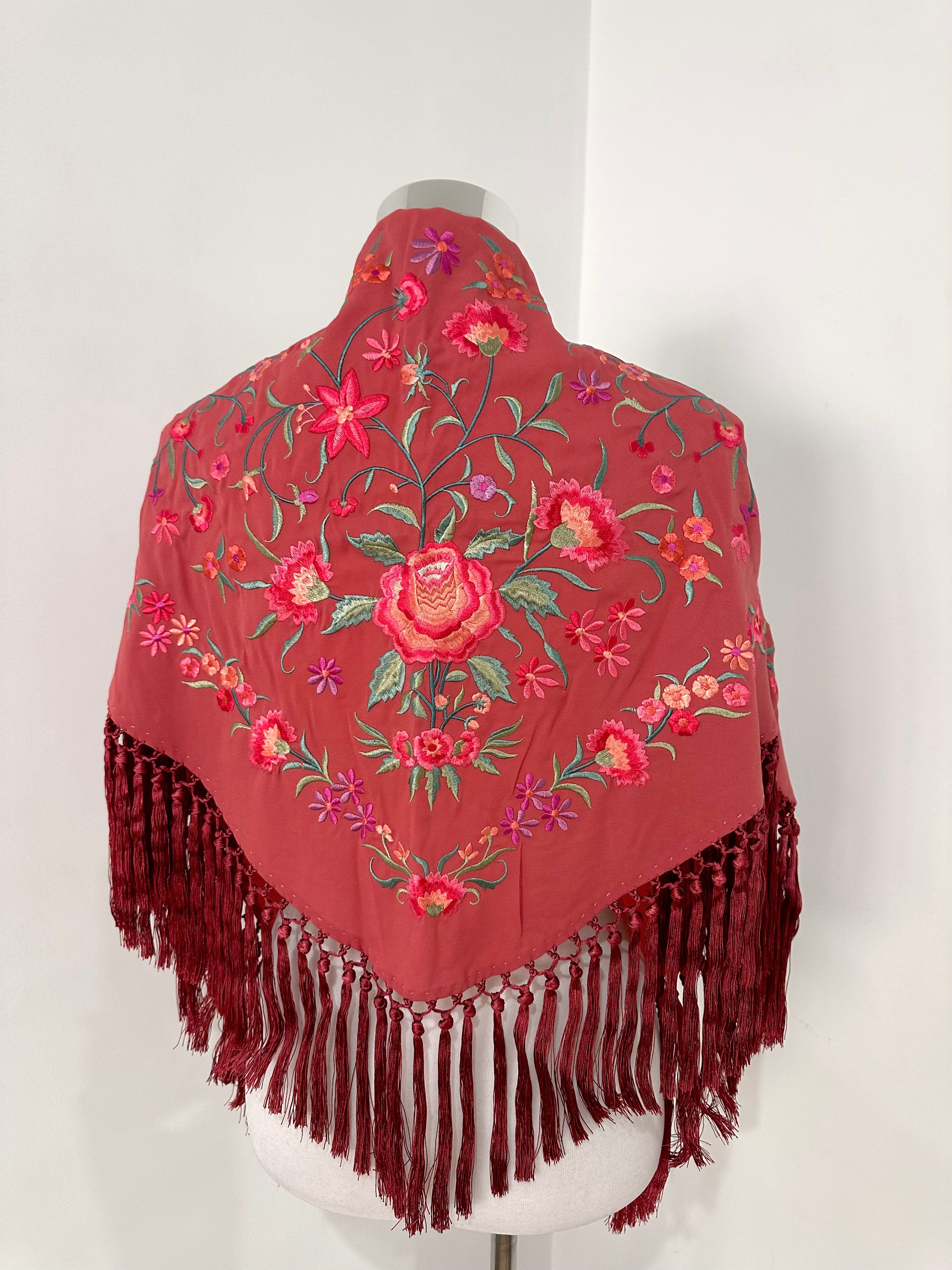 Mantoncillo Clavelines Salmón bordado pastel