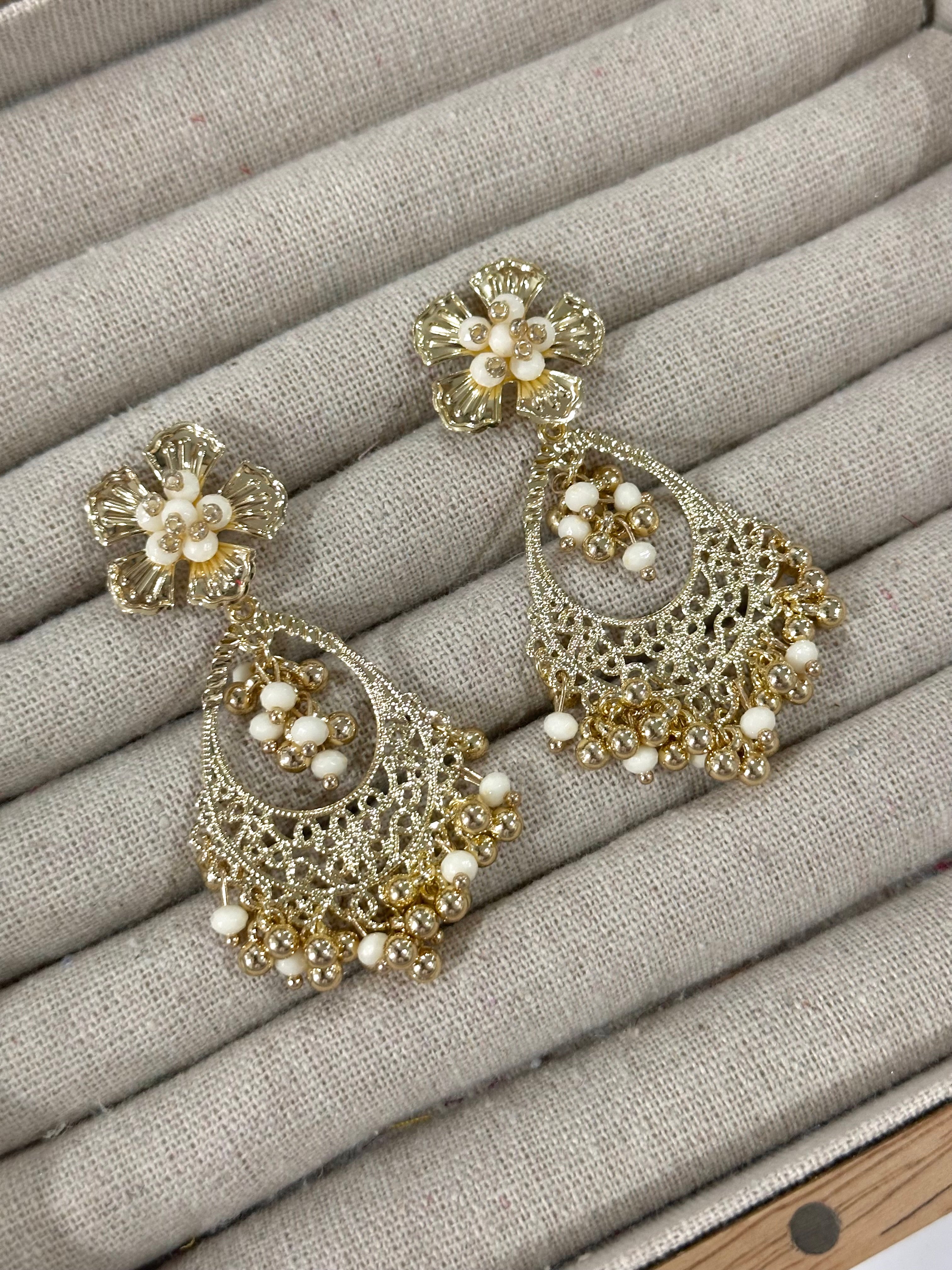 Pendientes Claudia Beige