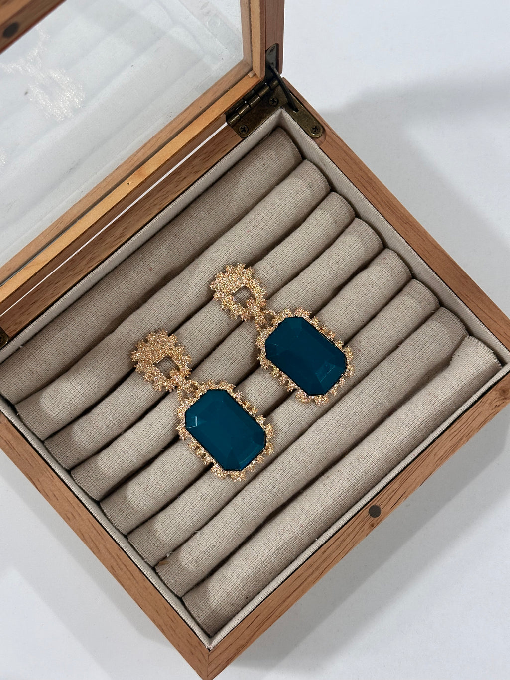 Pendientes sepulcro azul petroleo