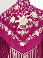 Mantoncillo Clavelines Buganvilla bordado blanco