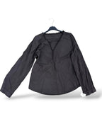 Blusa básica detalle gris oscuro