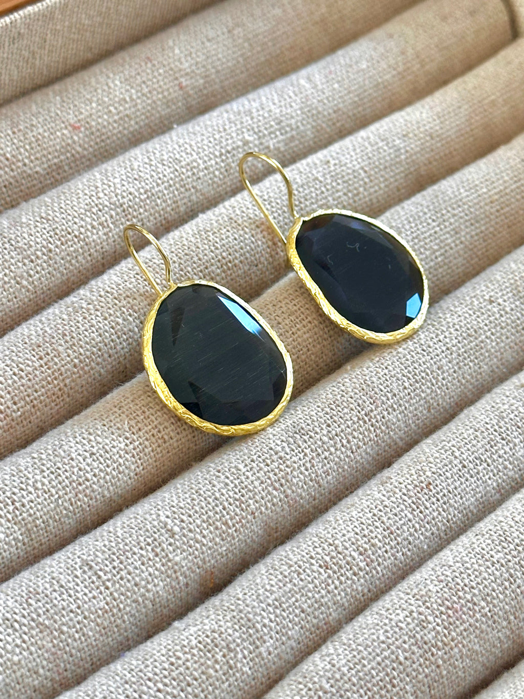 Pendientes óvalo negro