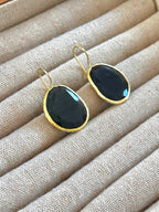 Pendientes óvalo negro