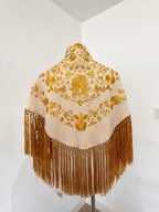 Mantoncillo Fantasía Blanco Roto bordado y flecado dorado