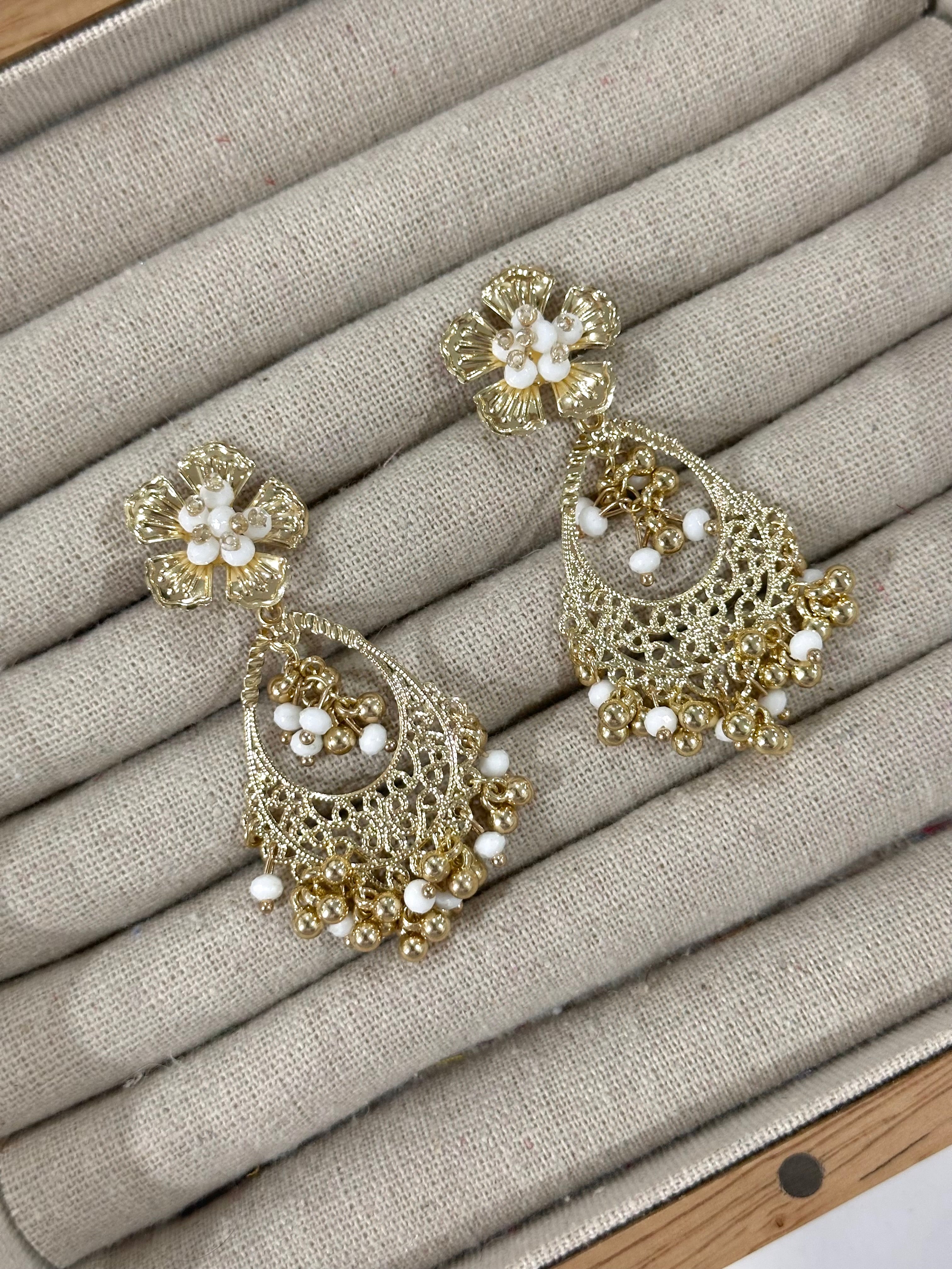 Pendientes Claudia blanco