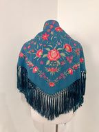 Mantoncillo Clavelines Azul Petroleo bordado pastel