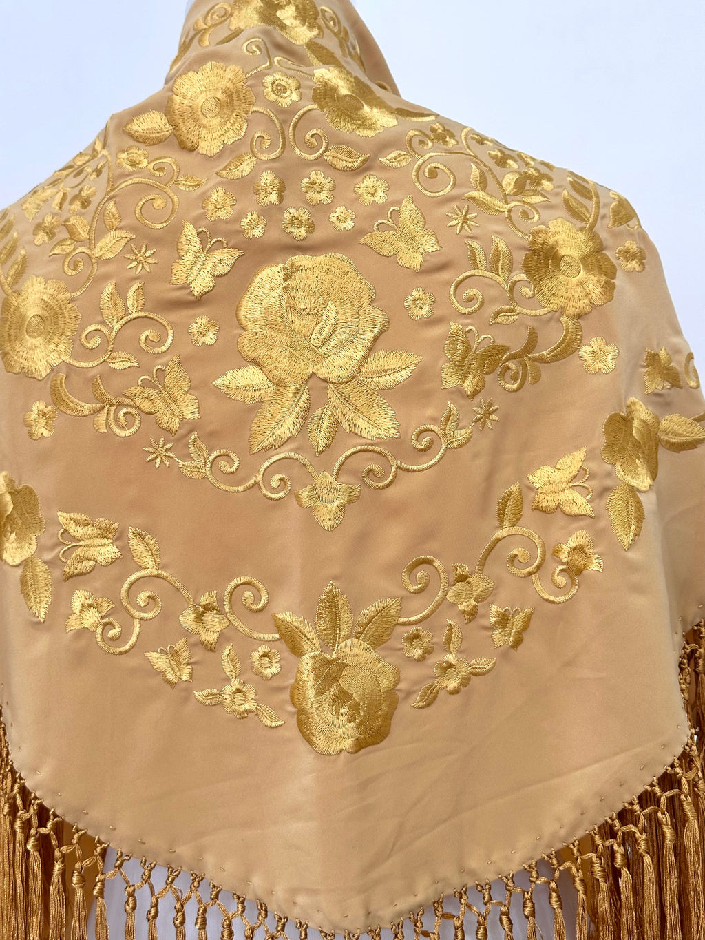 Mantoncillo Fantasía Albero bordado al tono