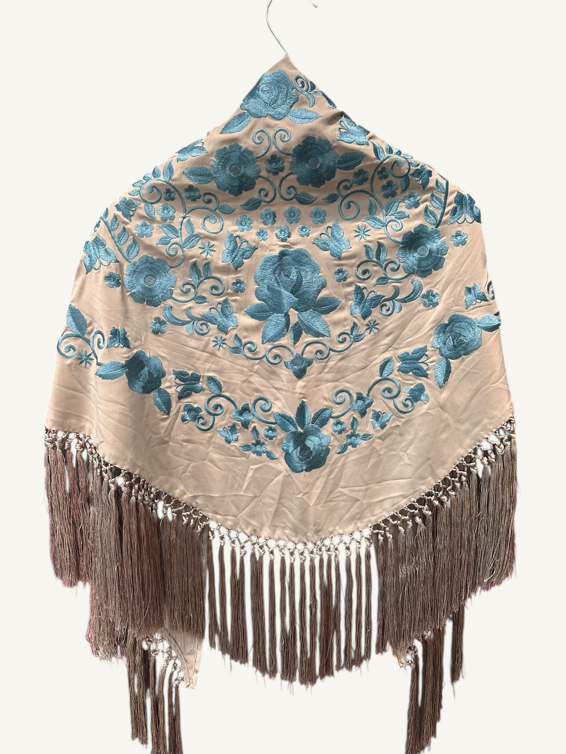 Mantoncillo fantasía tierra bordado azul