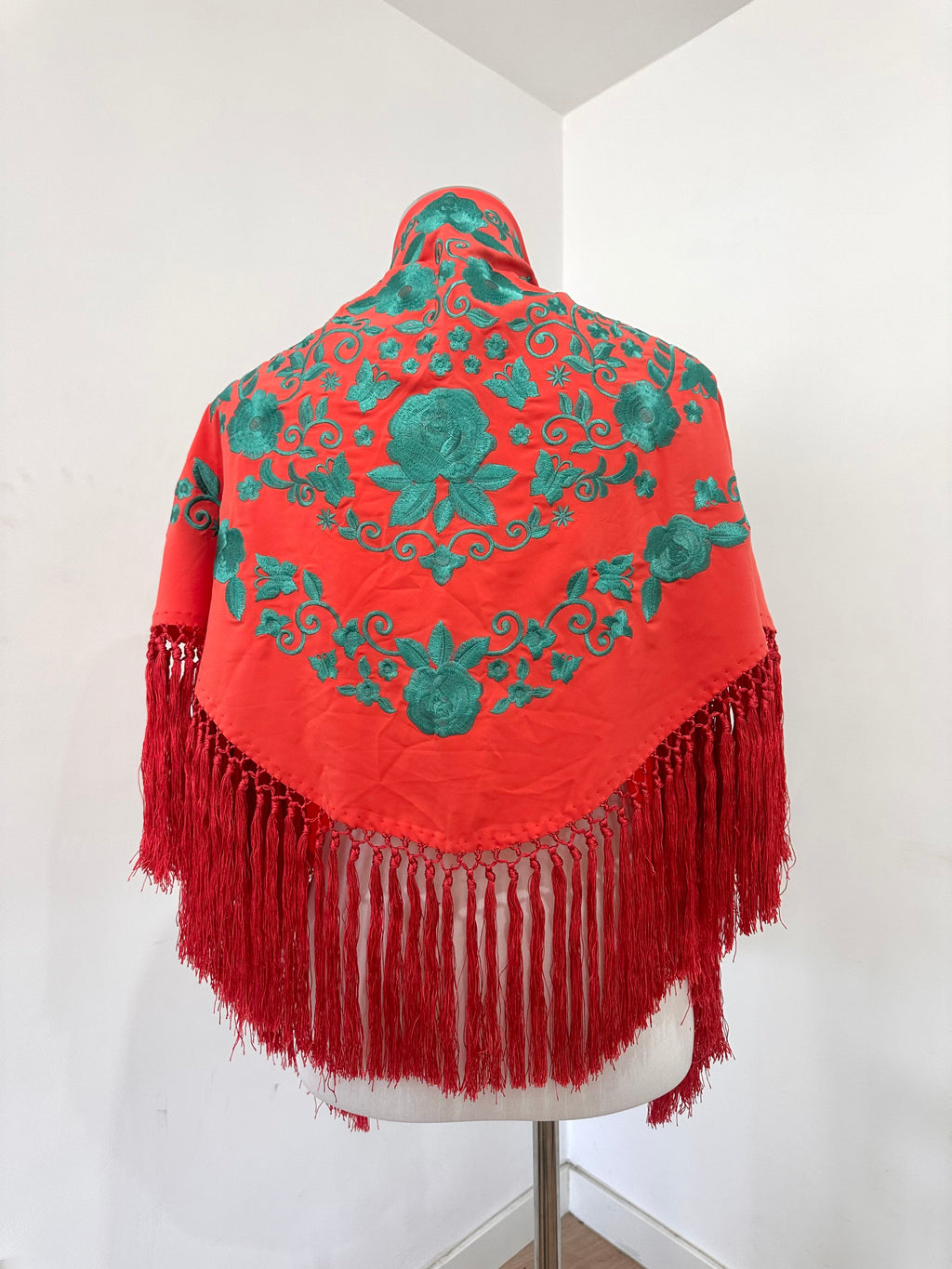 Mantoncillo Fantasía Coral Bordado Turquesa