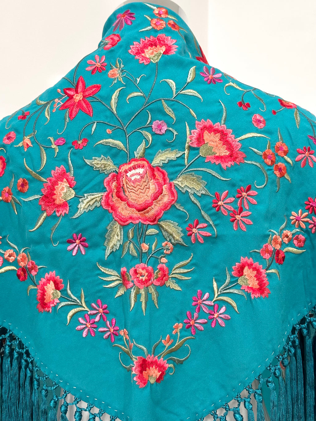 Mantoncillo Clavelines Turquesa Bordado Pastel