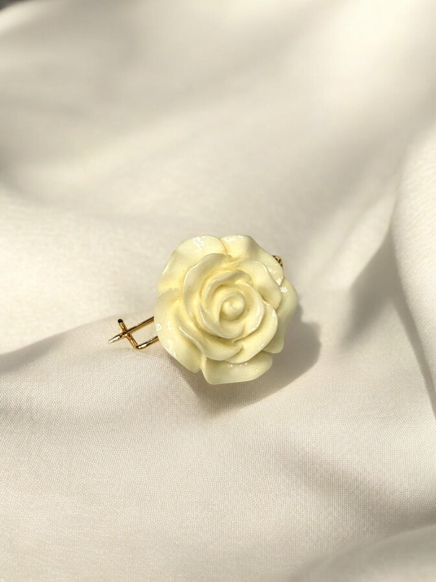 Broche Julieta Blanco roto