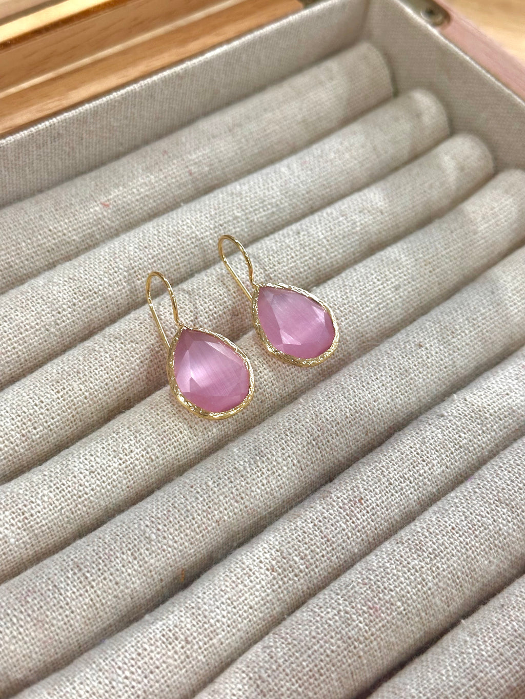 Pendiente lagrima rosa