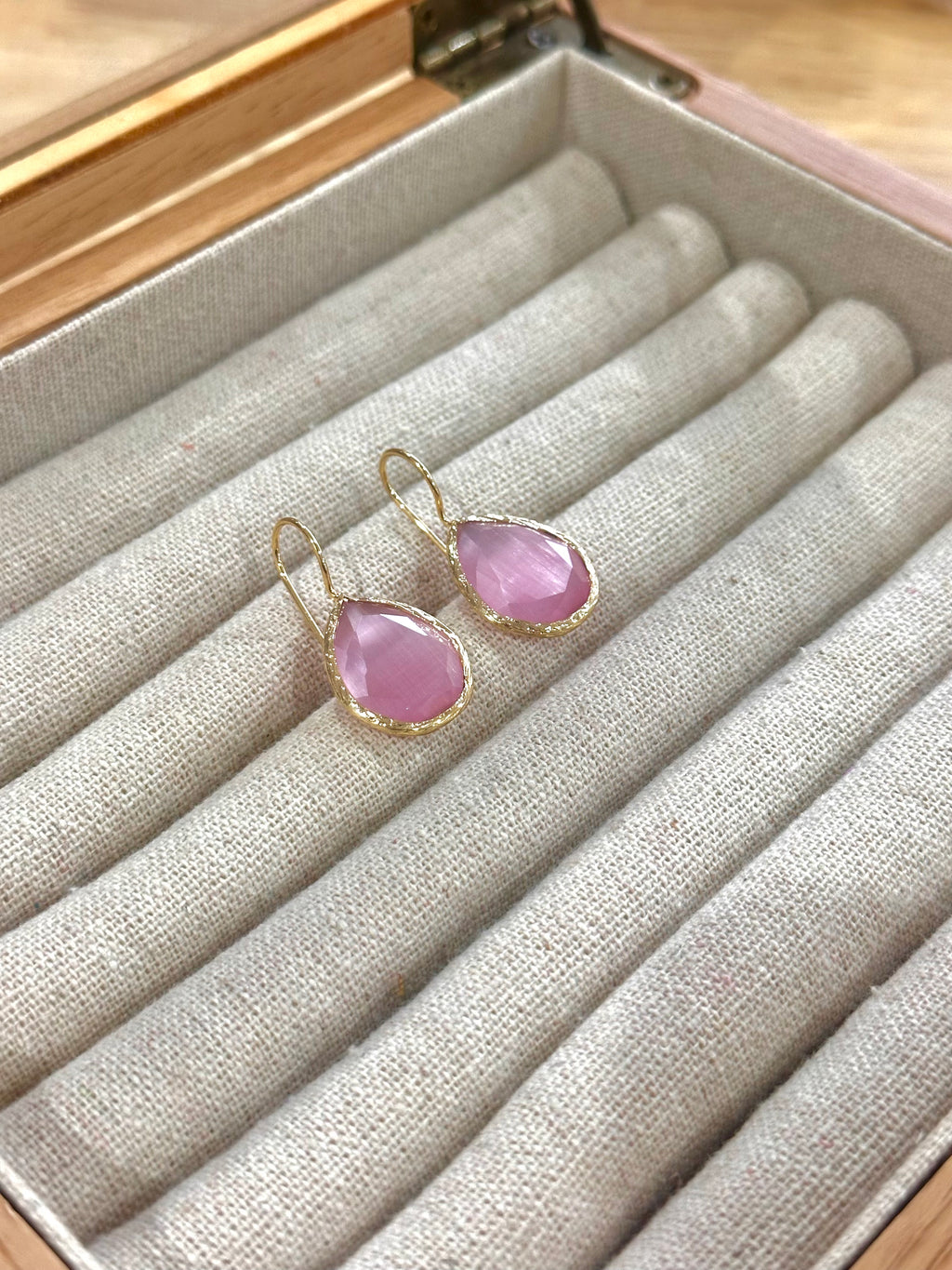 Pendiente lagrima rosa