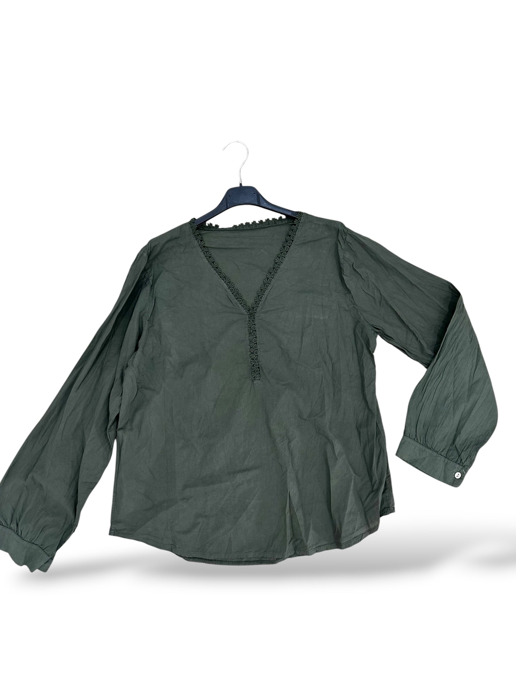 Blusa básica detalle kaki