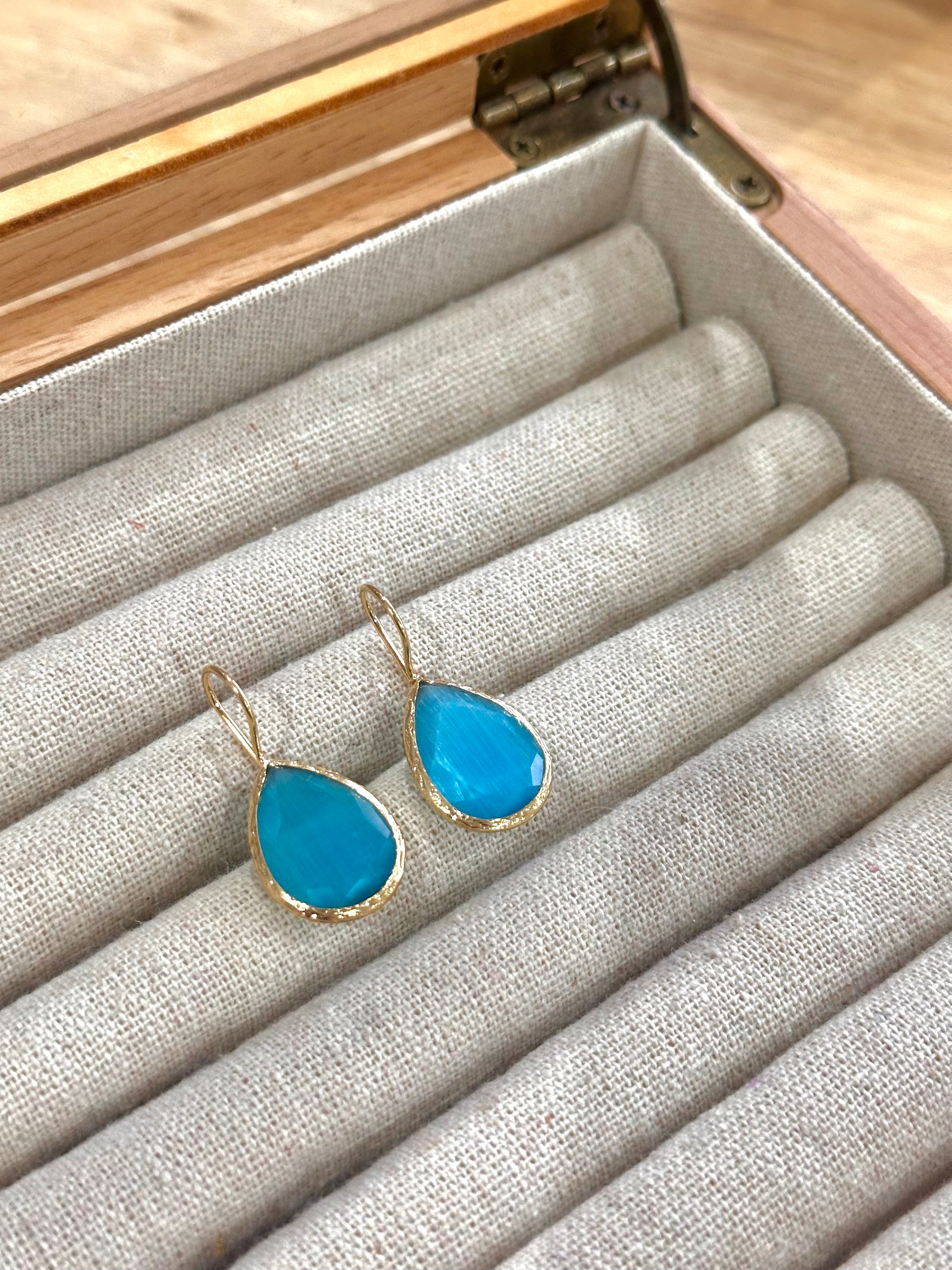 Pendientes lagrima celeste