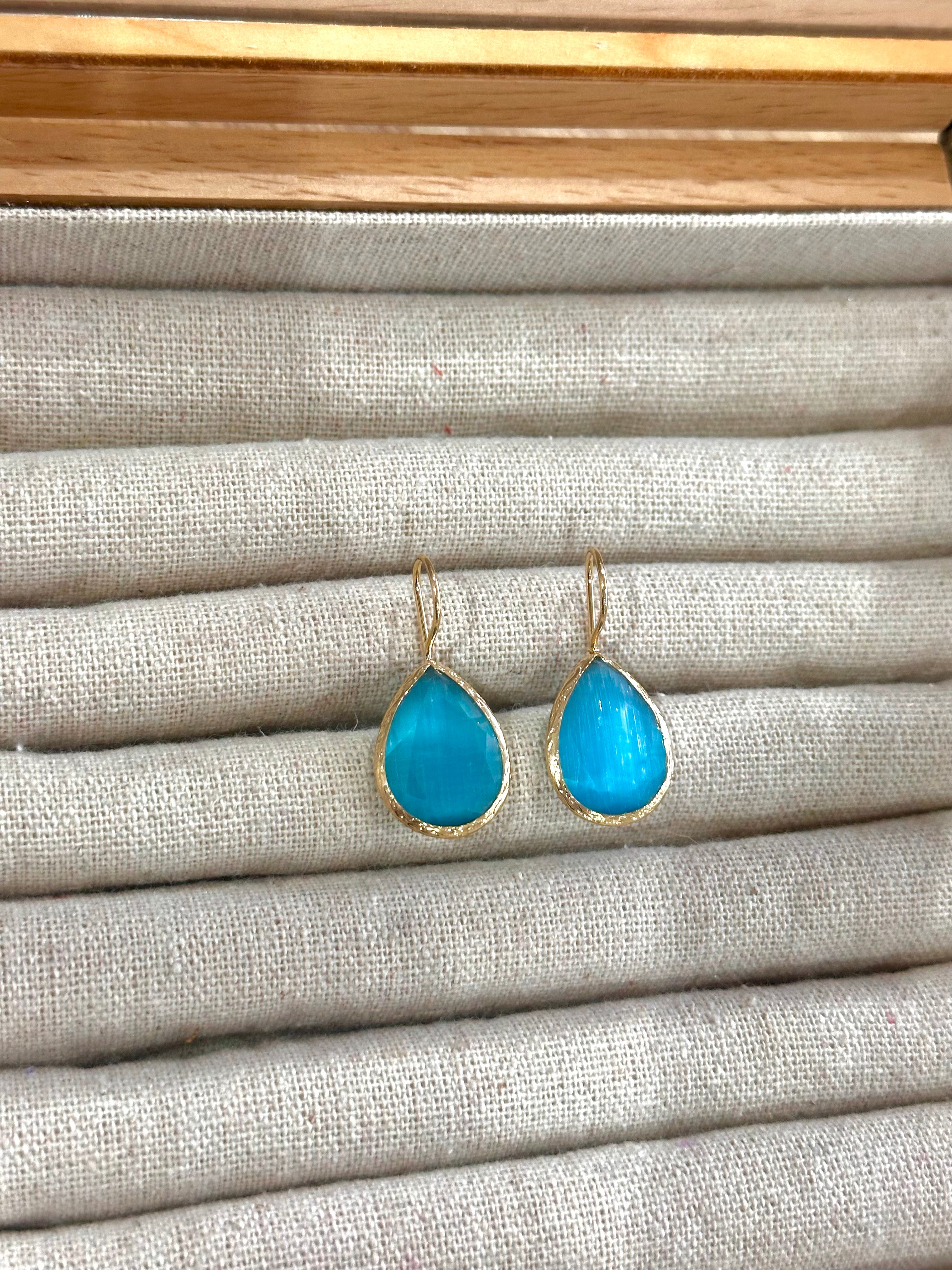 Pendientes lagrima celeste