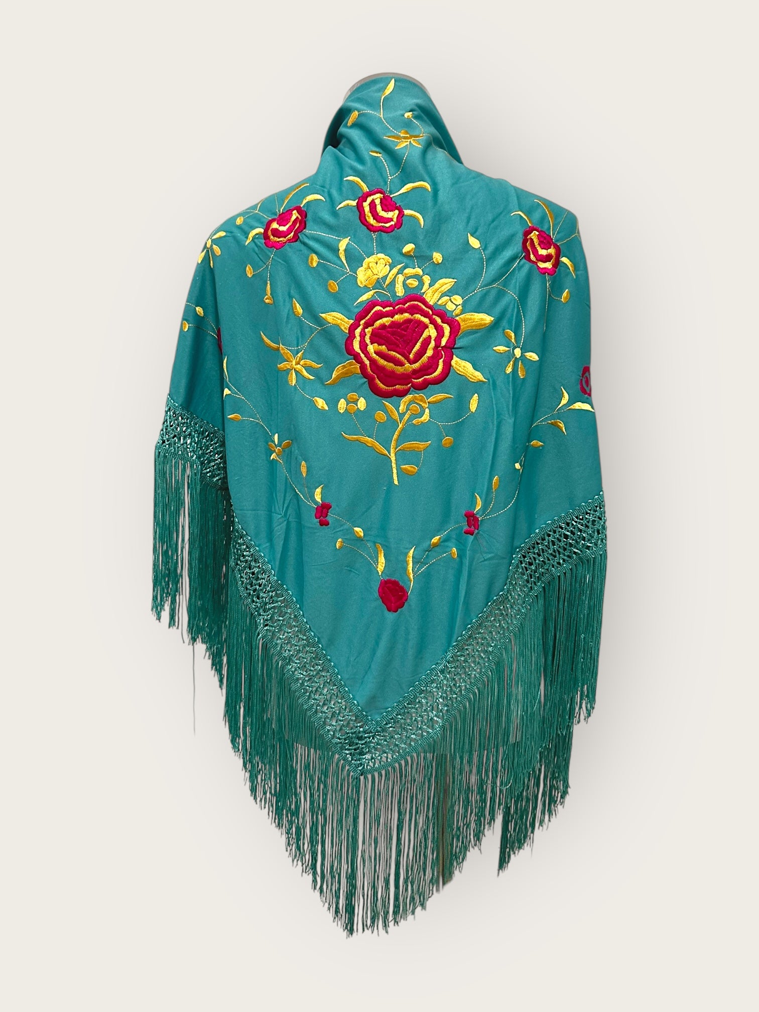 Mantoncillo Turquesa bordado fucsia y dorado