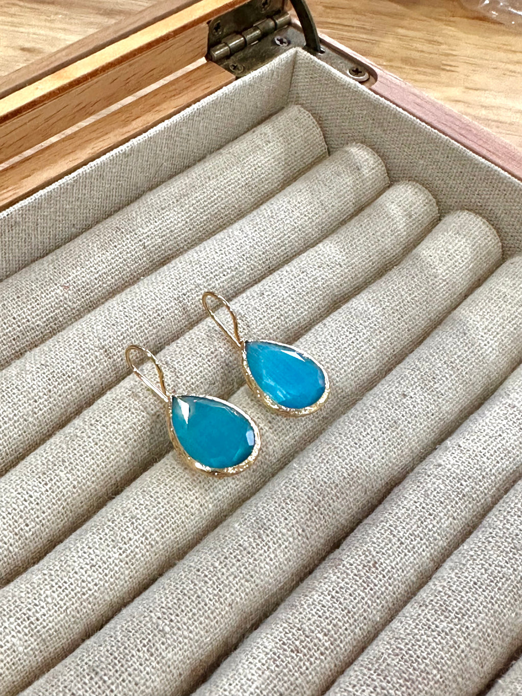 Pendientes lagrima celeste