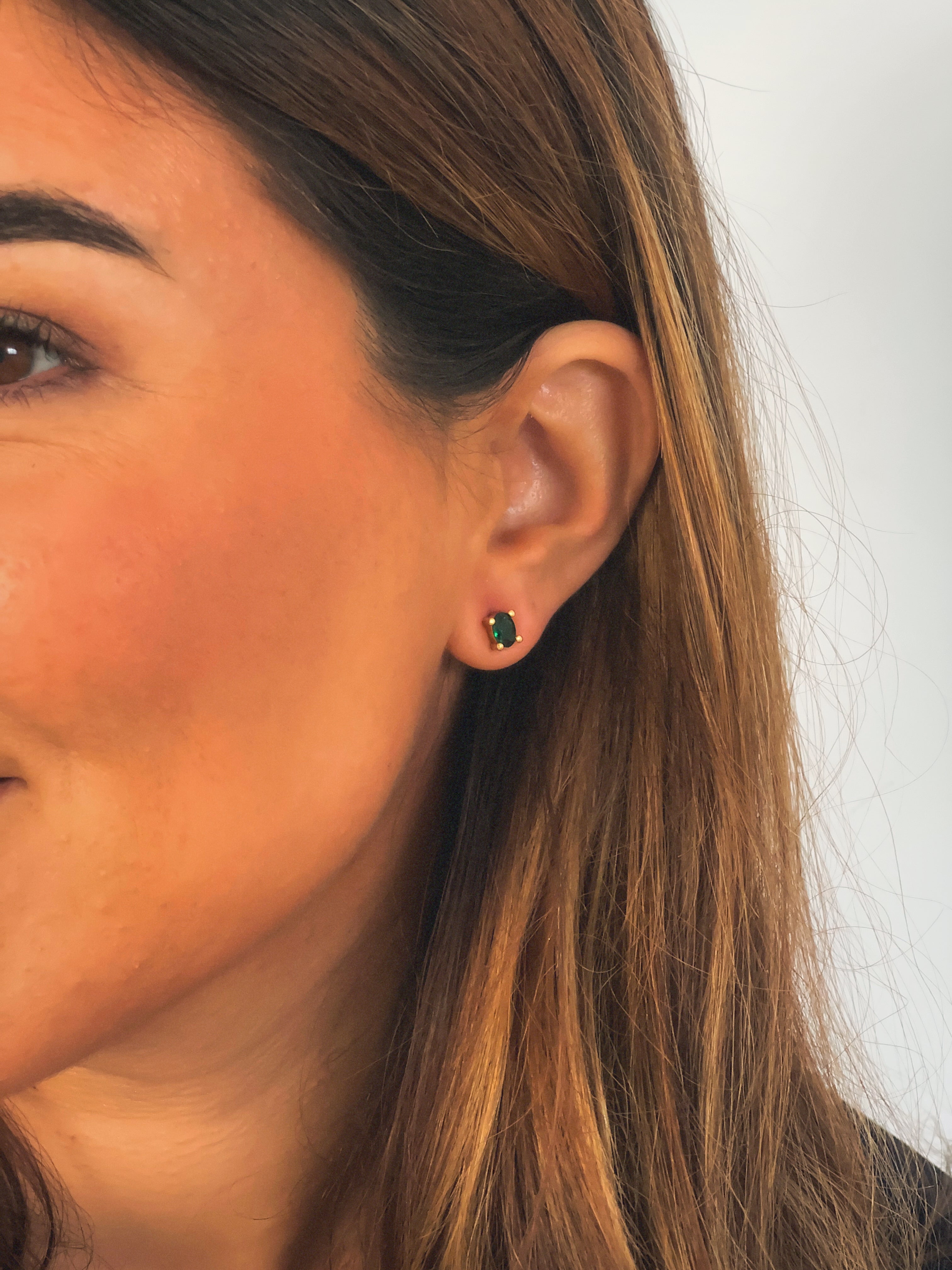 Pendiente botón cristal esmeralda