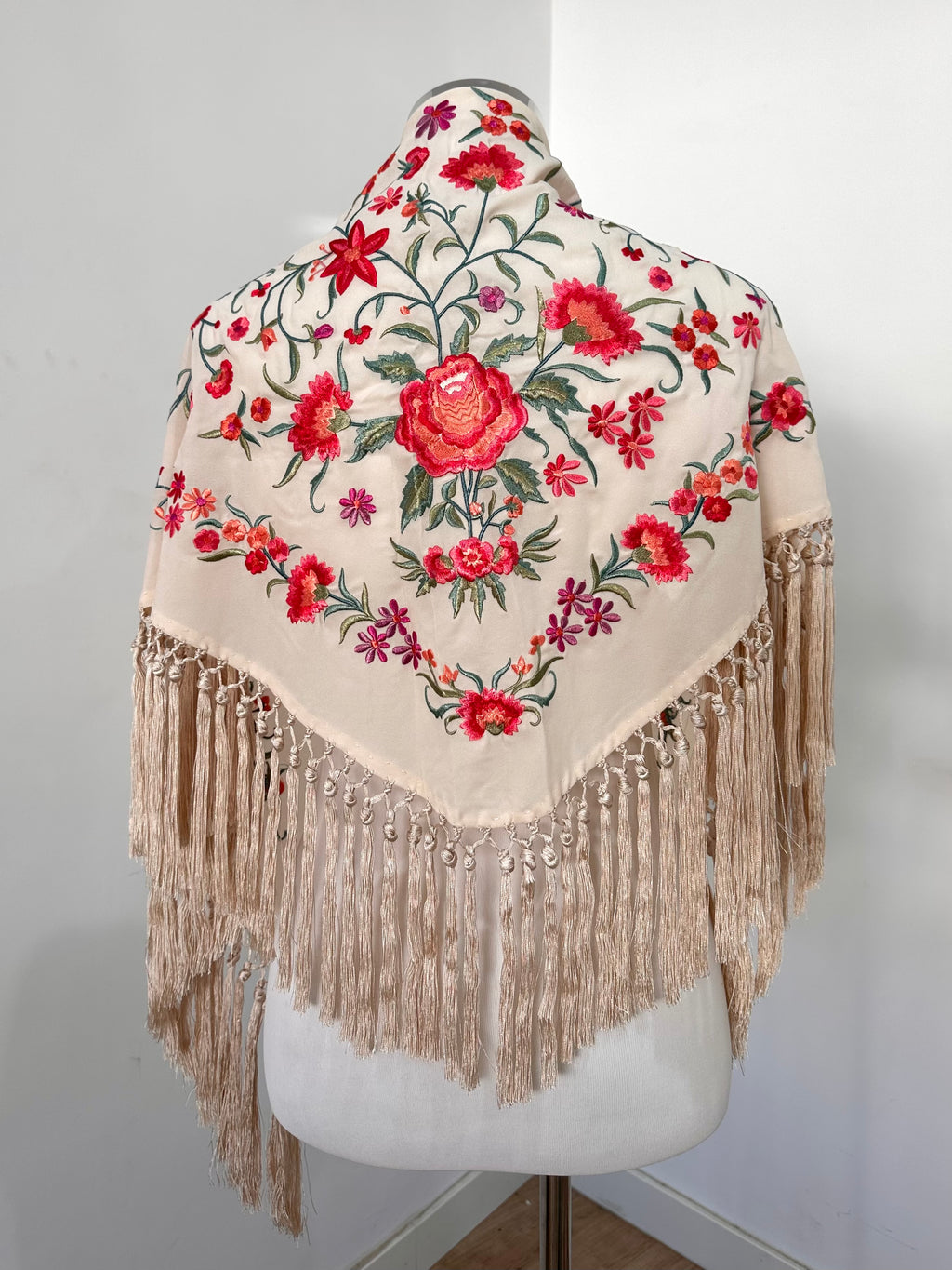 Mantoncillo Clavelines Blanco roto con pastel