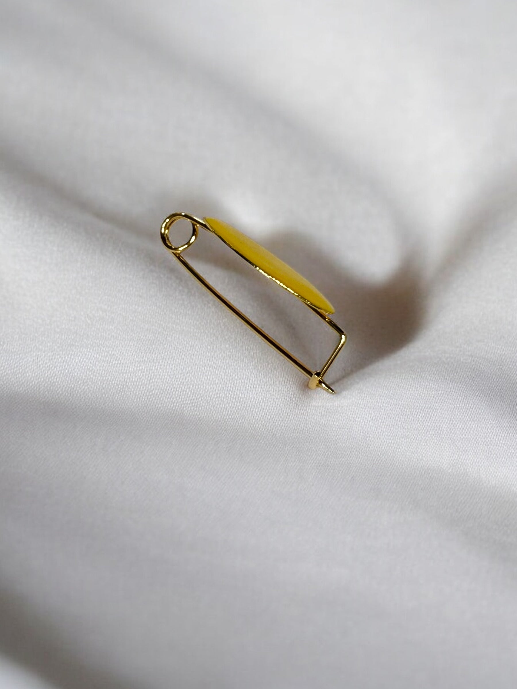 Broche Liso Amarillo