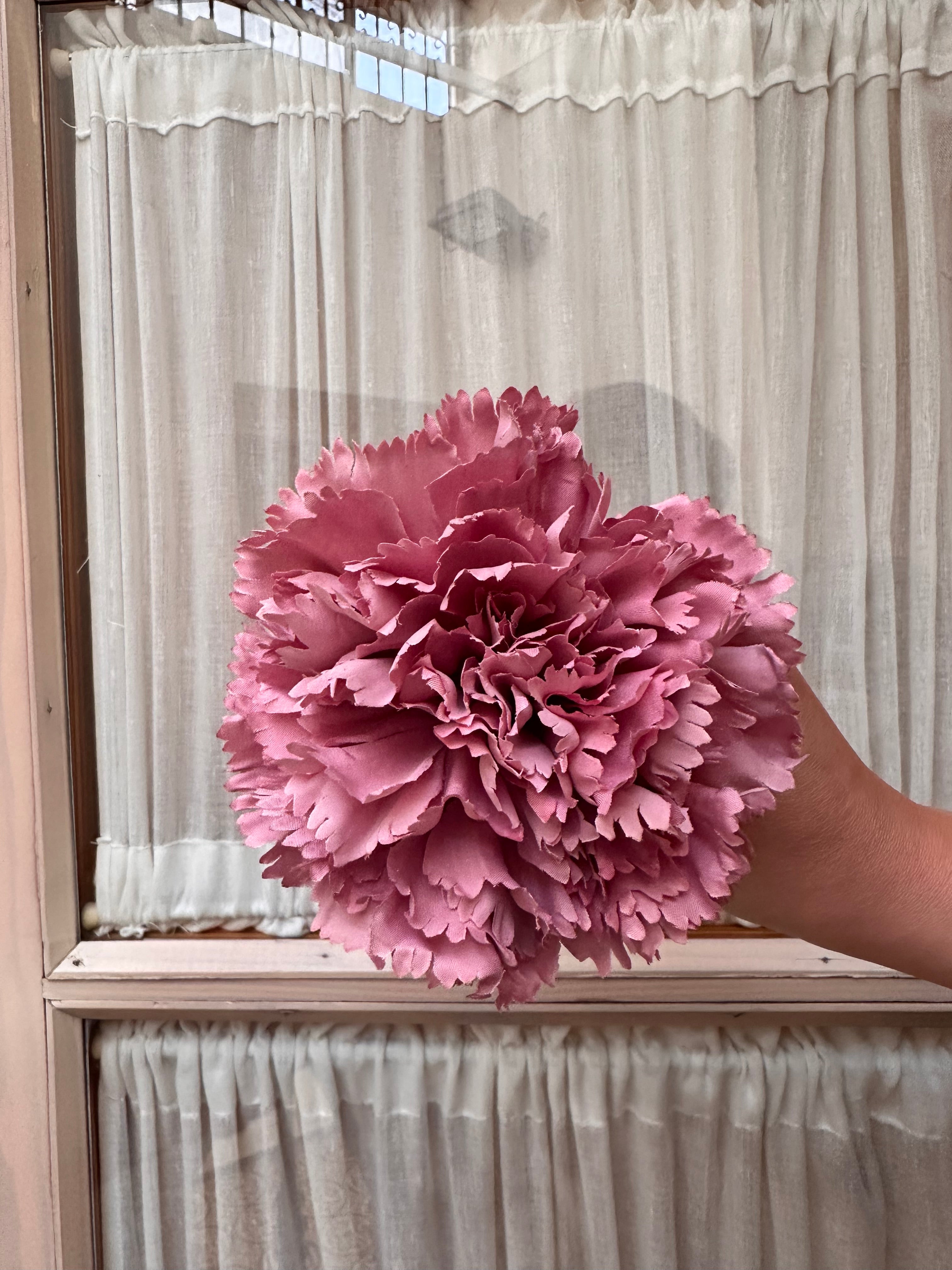 Clavel mediano rosa empolvado