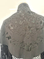 Mantoncillo Fantasía Negro Bordado al tono