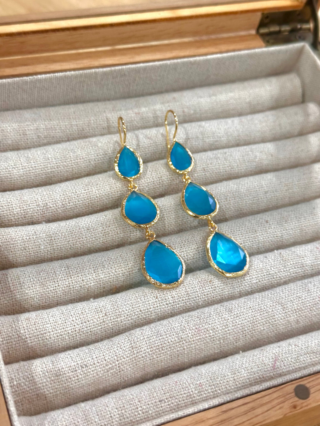 Pendientes lágrima triple celeste