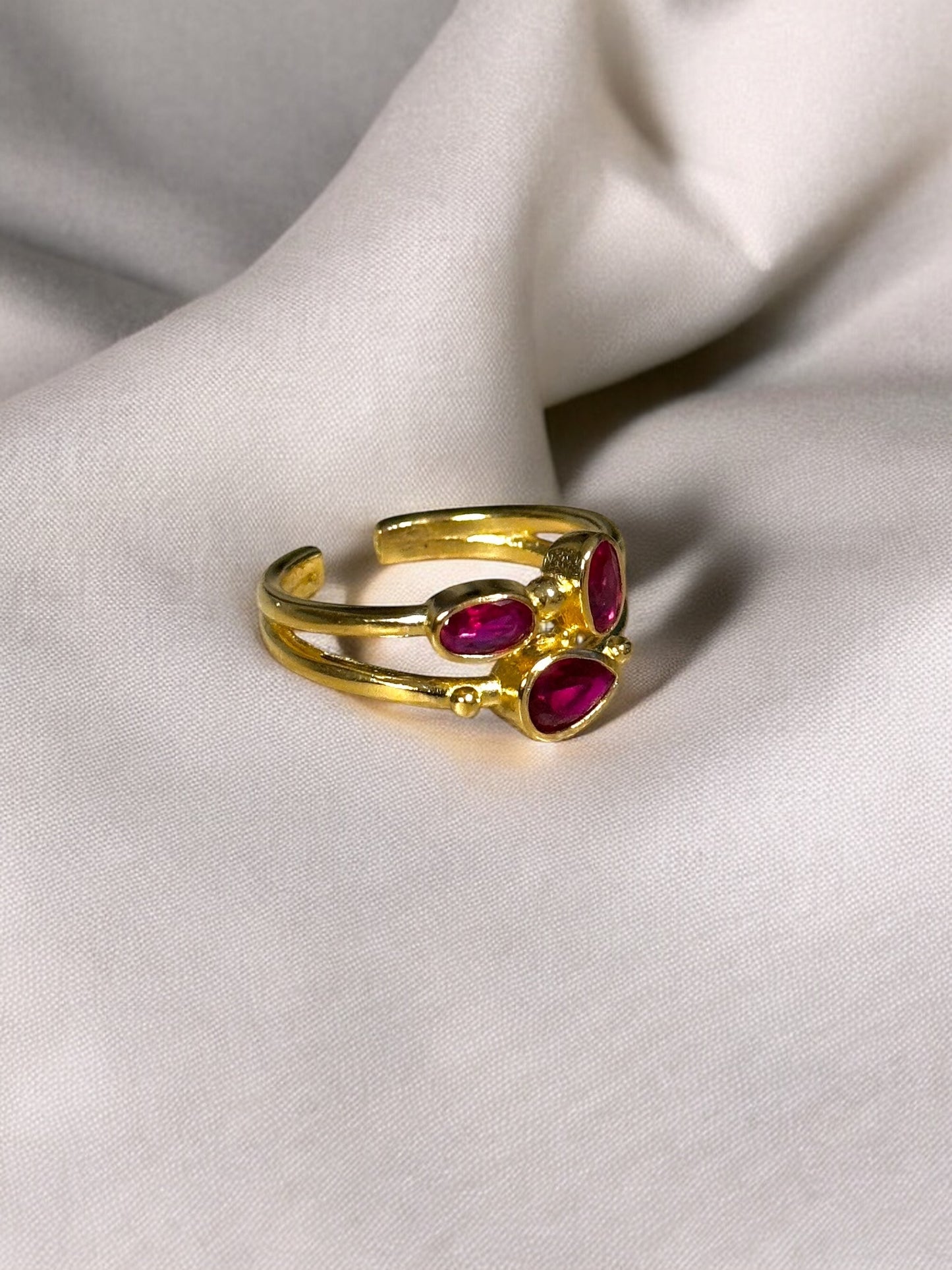 Anillo trío cristal circonita fucsia