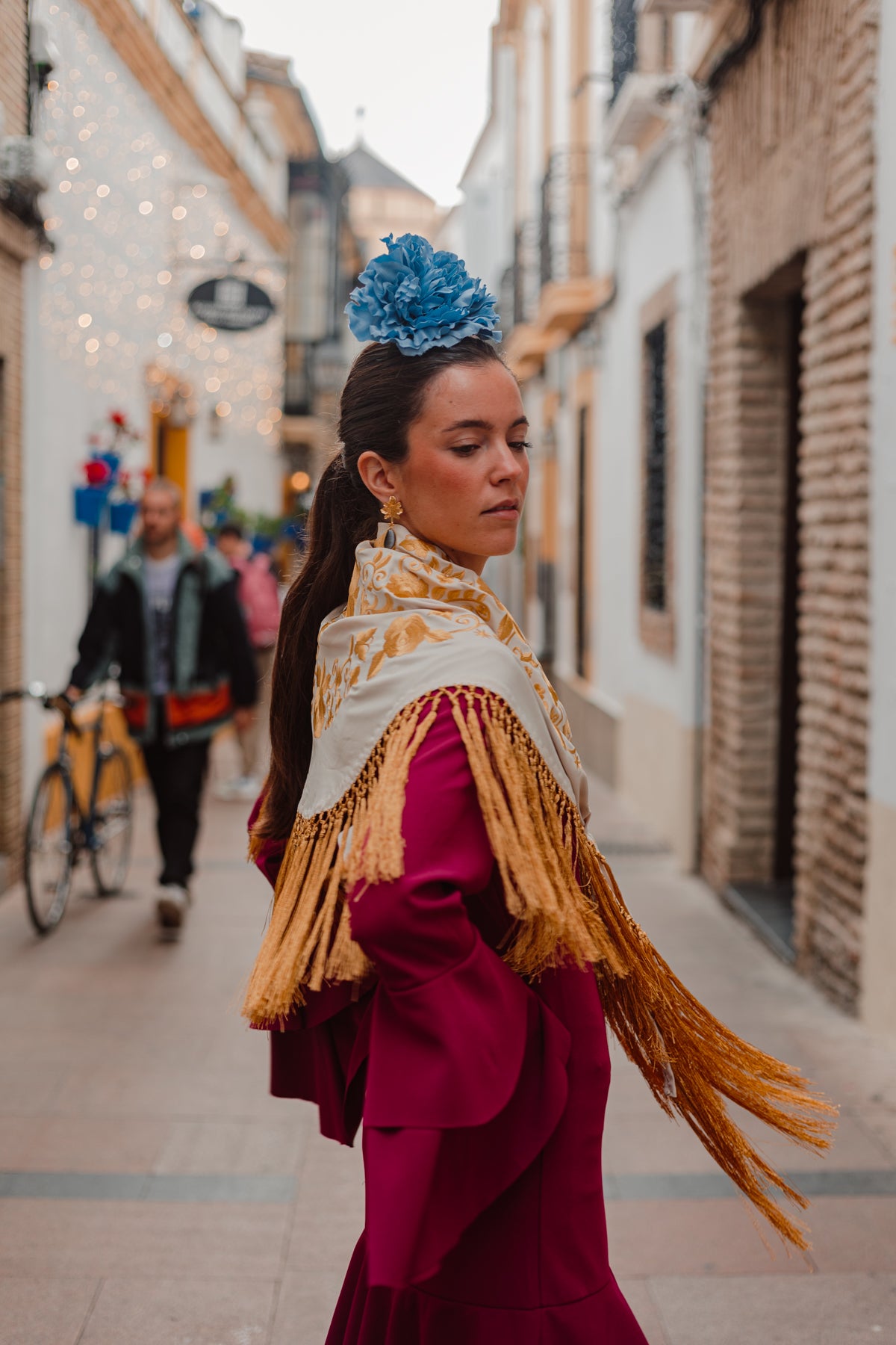 Mantoncillo Fantasía Blanco Roto bordado y flecado dorado