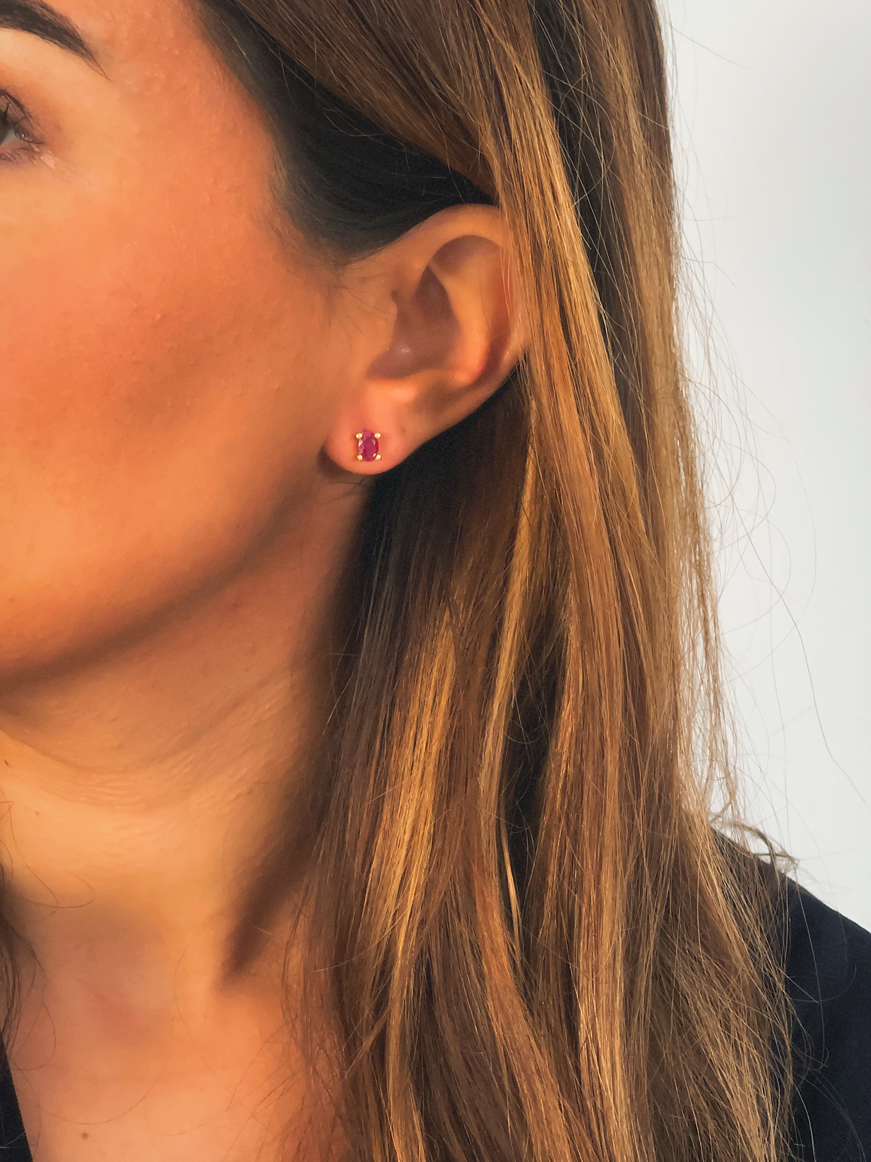 Pendiente botón cristal fucsia