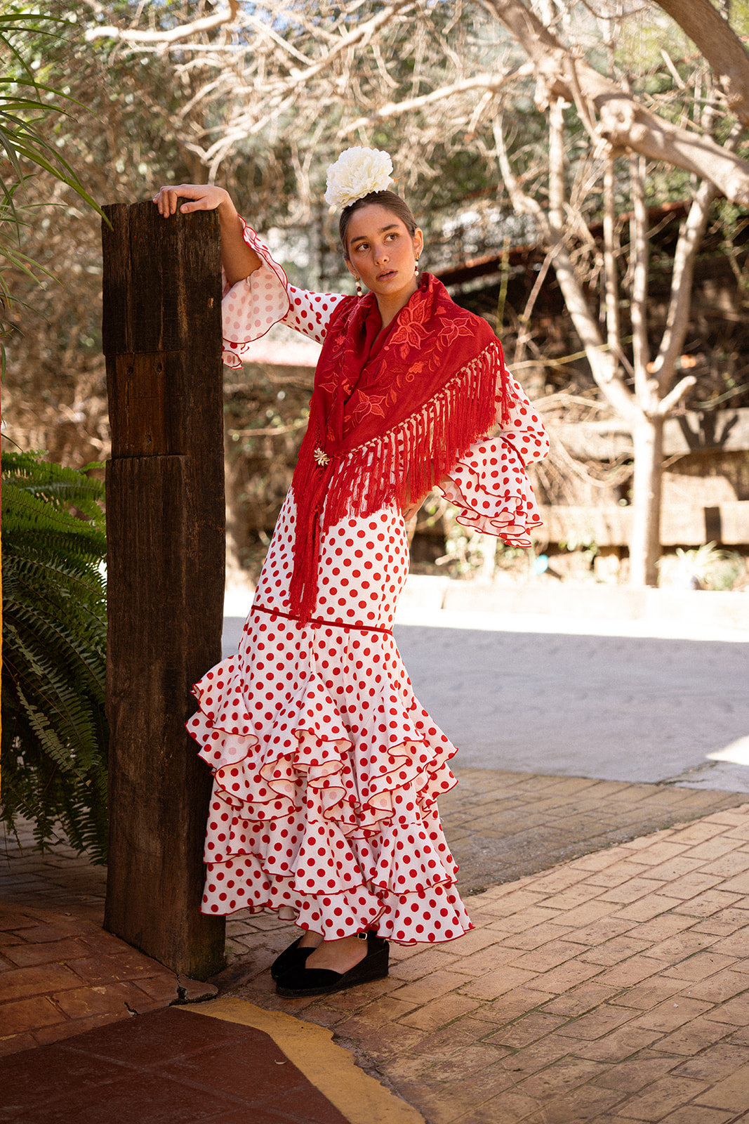 Traje de flamenca - Modelo Catalina Blanco Lunar rojo