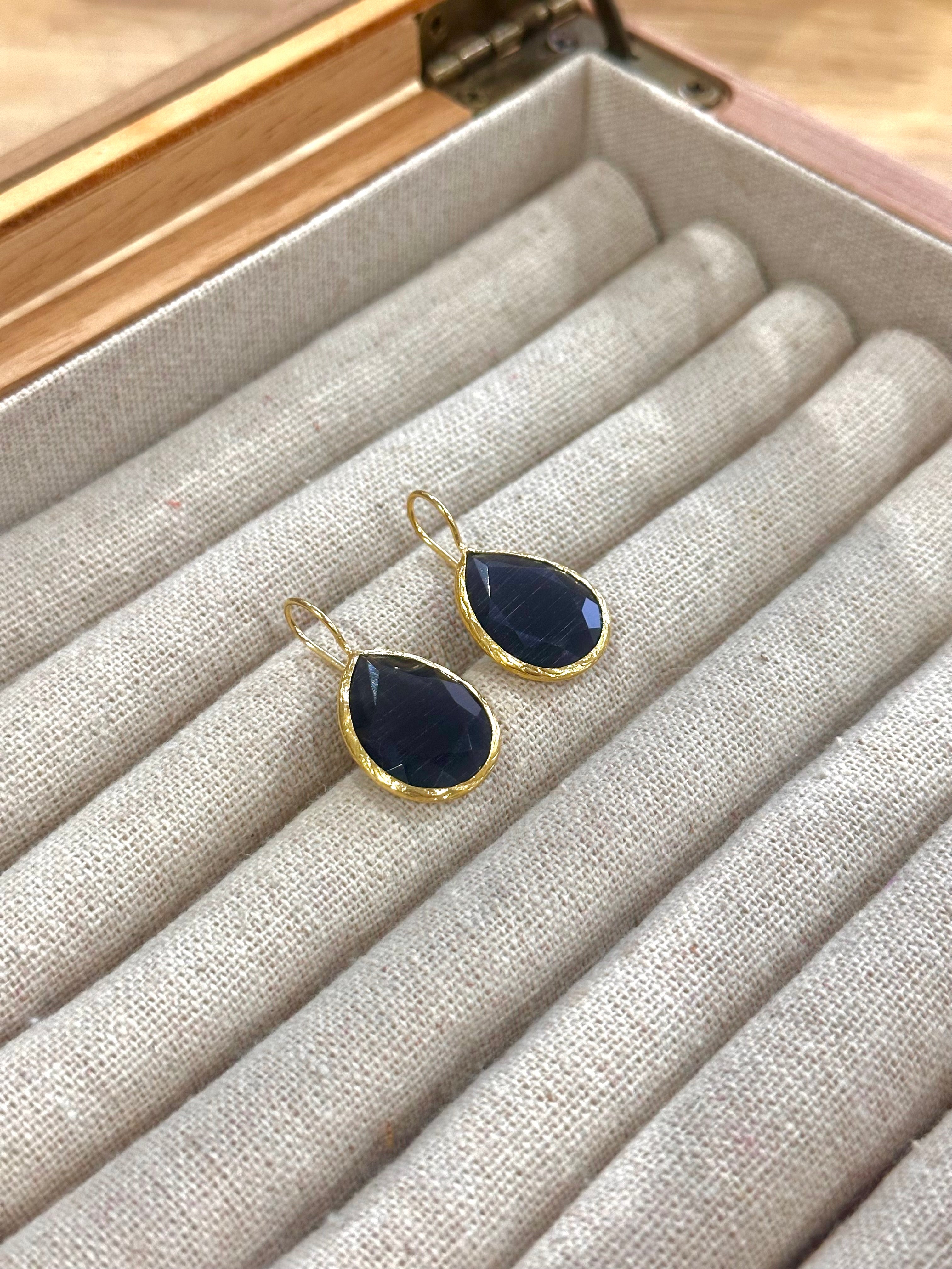 Pendiente lagrima negro