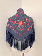 Mantoncillo Clavelines Azul Grisáceo bordado pastel