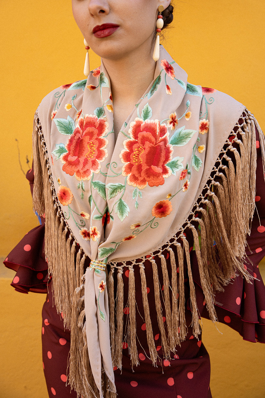 Mantoncillo Rosario Beige y Corales